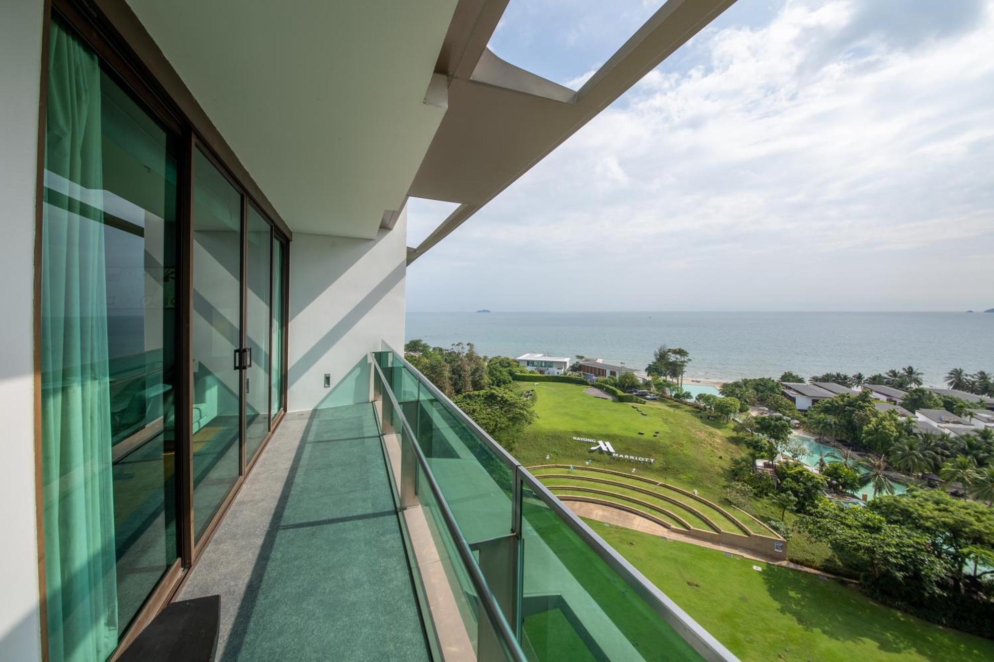 One-Bedroom King Suite Ocean View