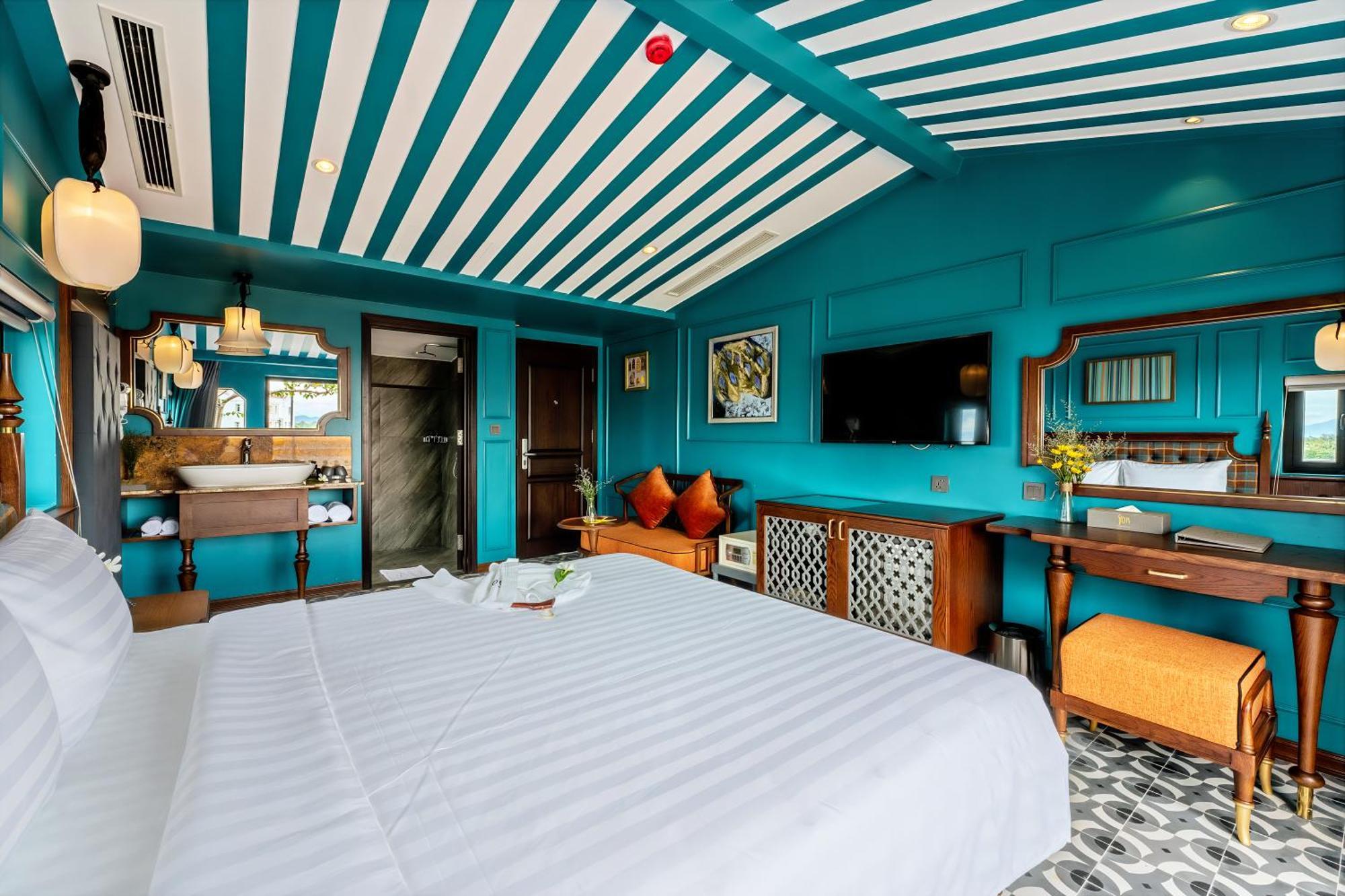 Junior Suite with Balcony