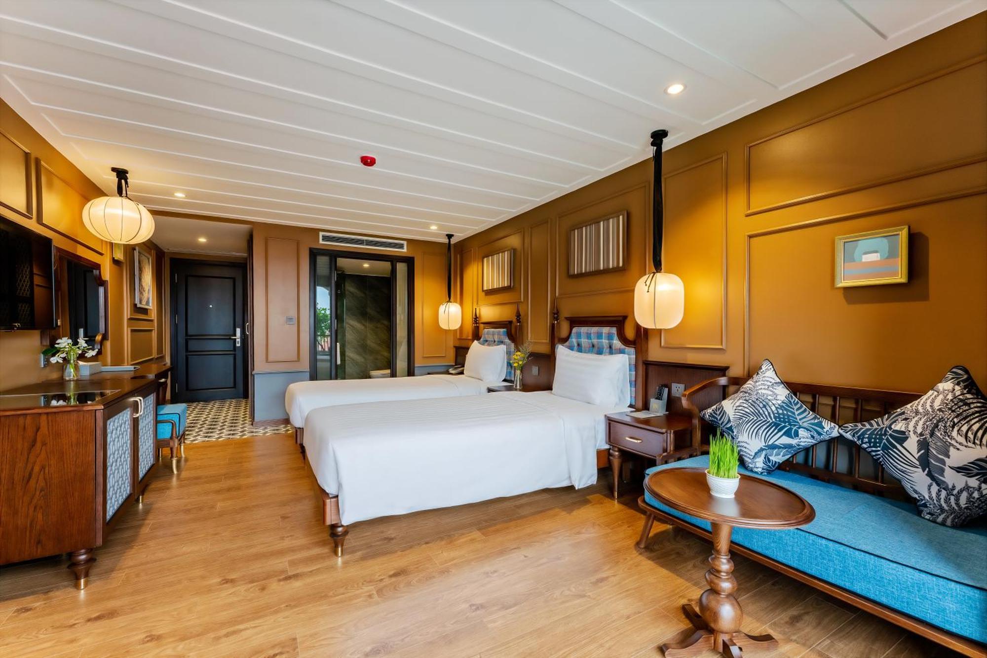 Deluxe Double or Twin Room with City View