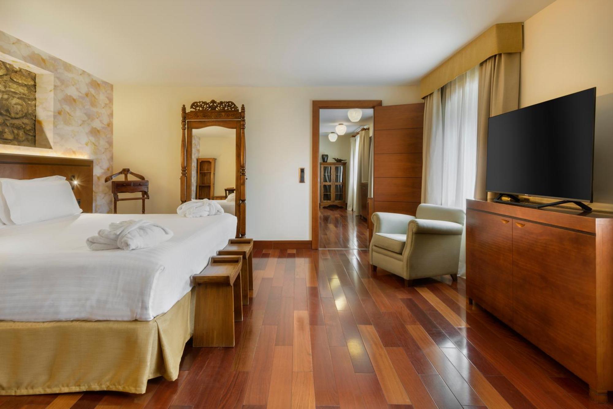 Junior Suite,1593640987:JPEG