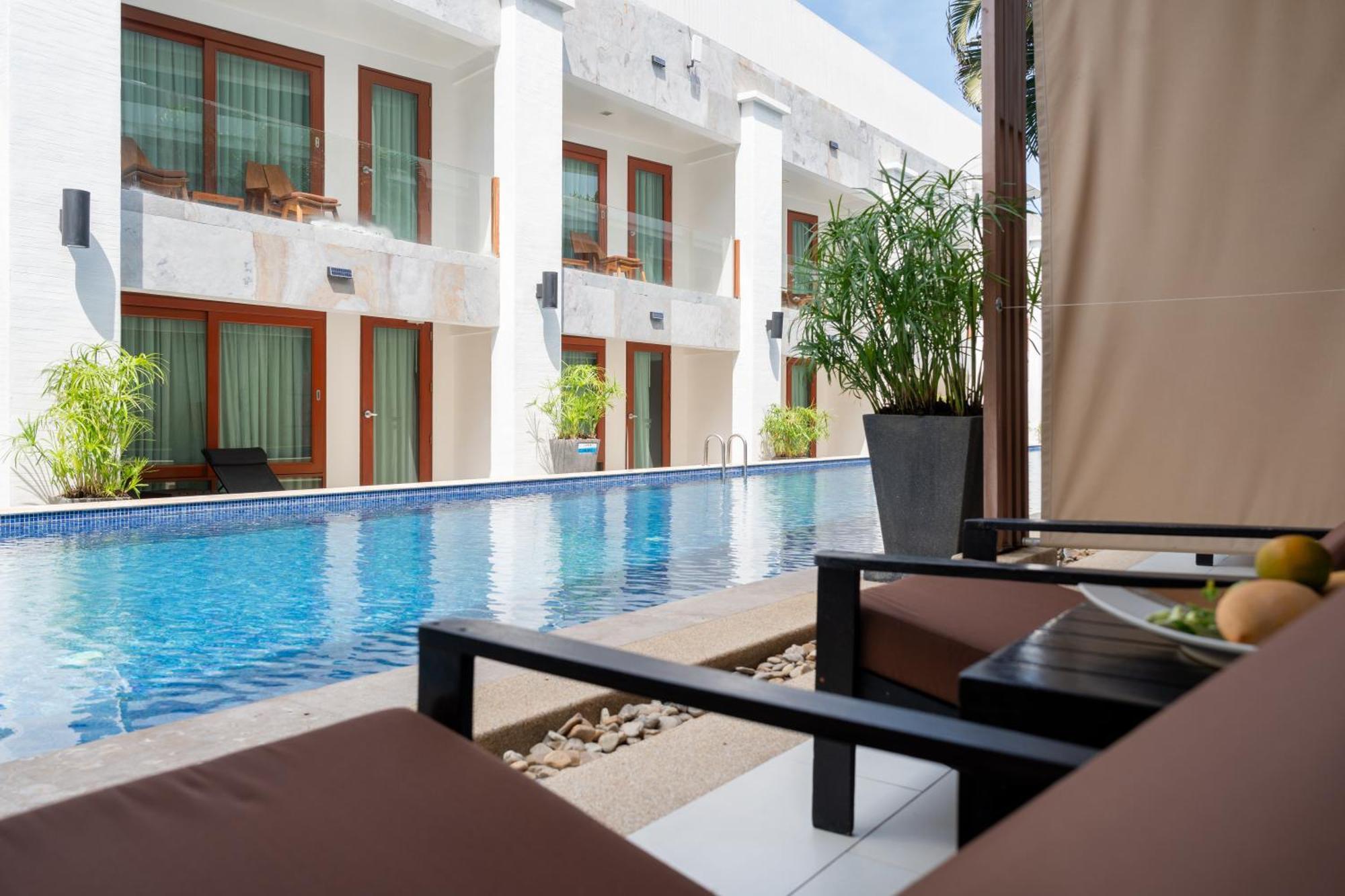 Deluxe Double Room Pool Access Daily Complimentary Minibar