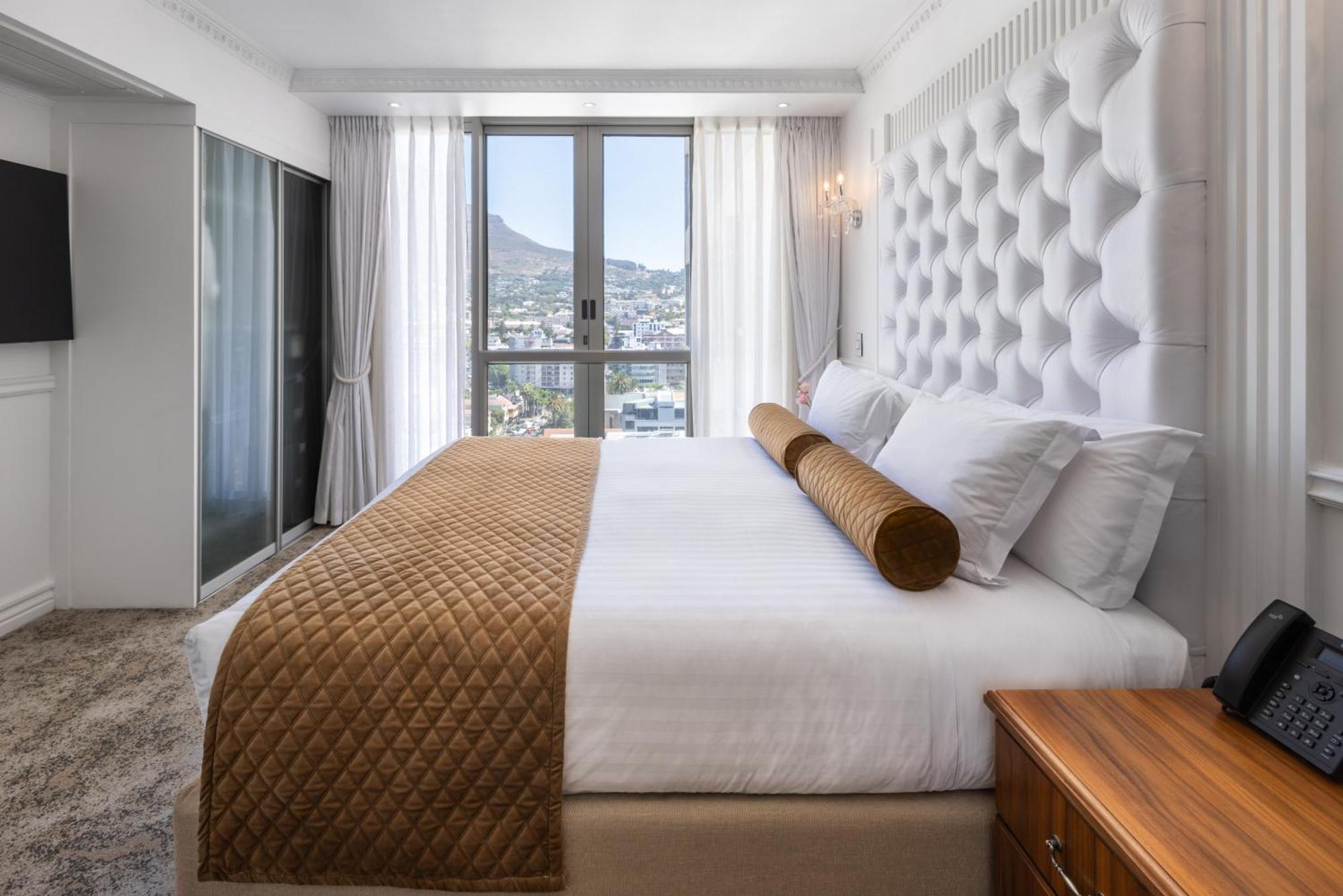 Deluxe Three-Bedroom Suite