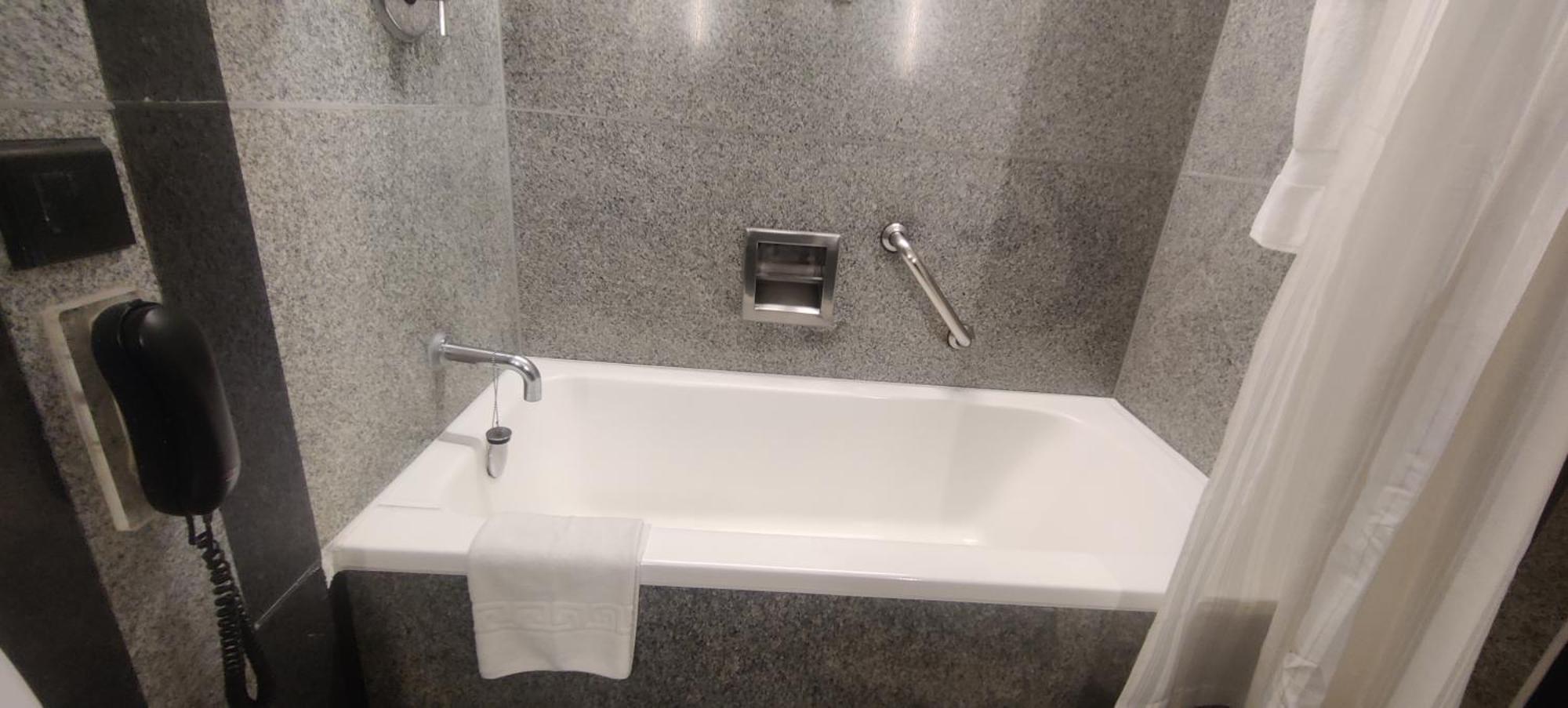 Deluxe Suite with Partial Sea View,1593648939:JPEG