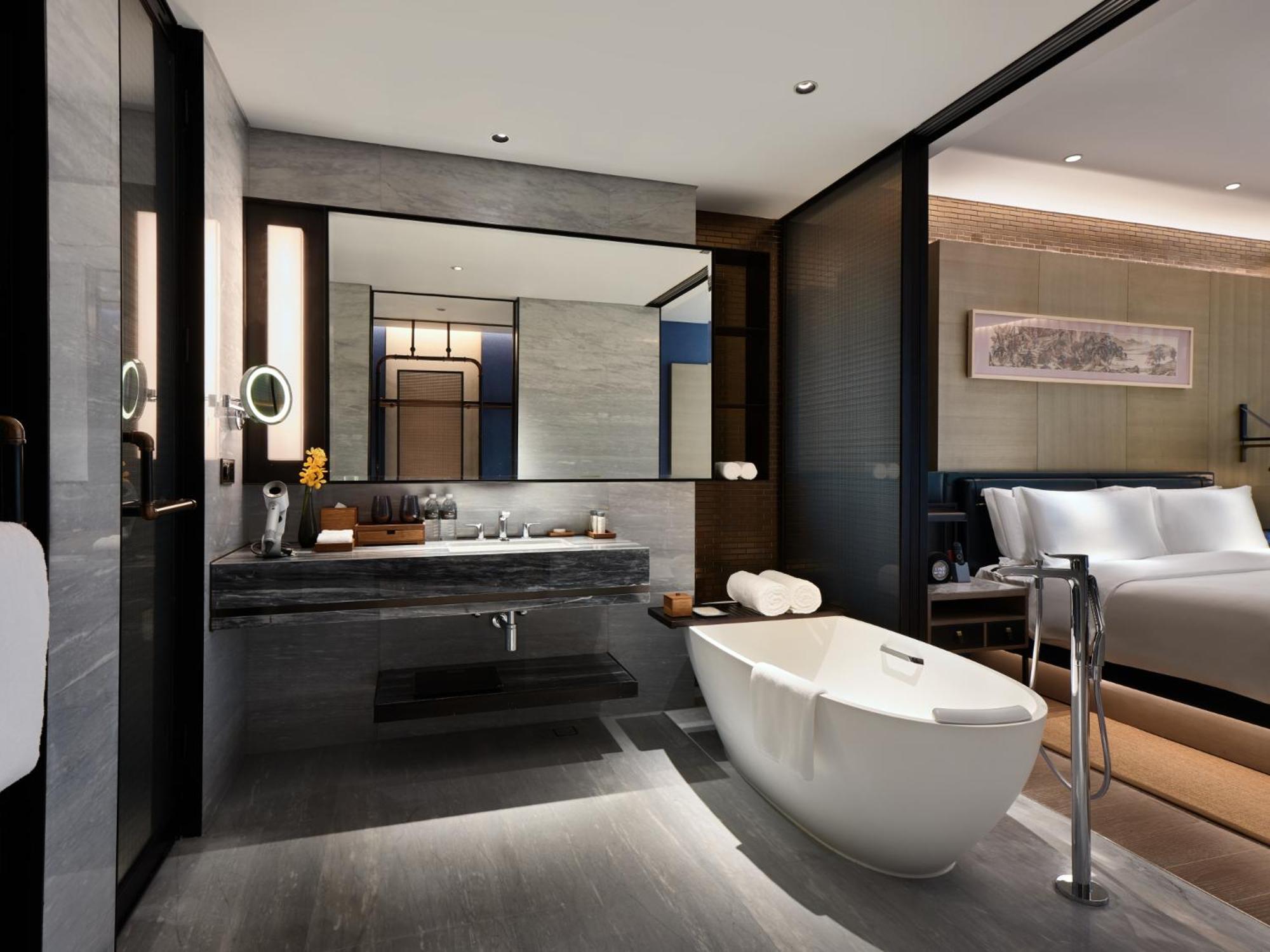 Premium King Room Balcony Low Floor