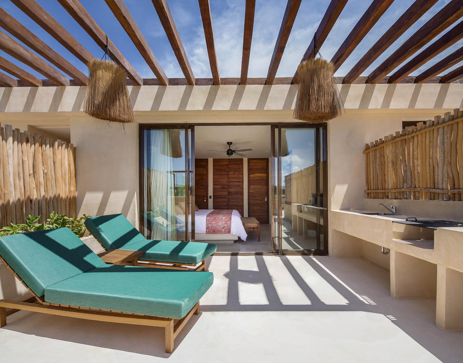 Premium Double Jungle Room Rooftop Private Pool Garden View 1 King Bed