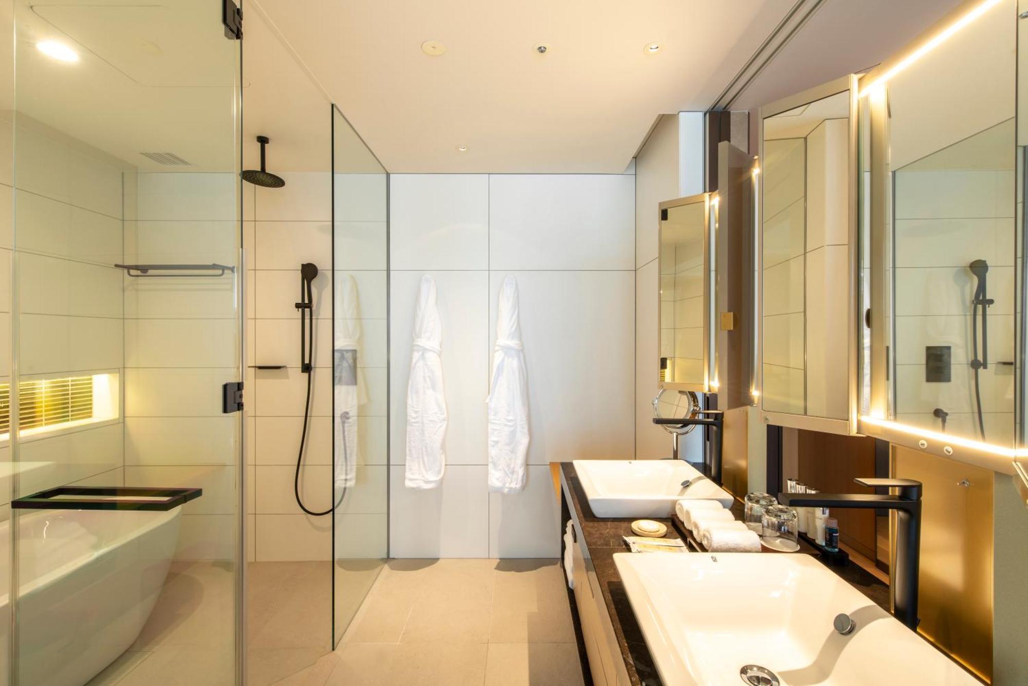 Executive Twin Room with Free Lounge Access