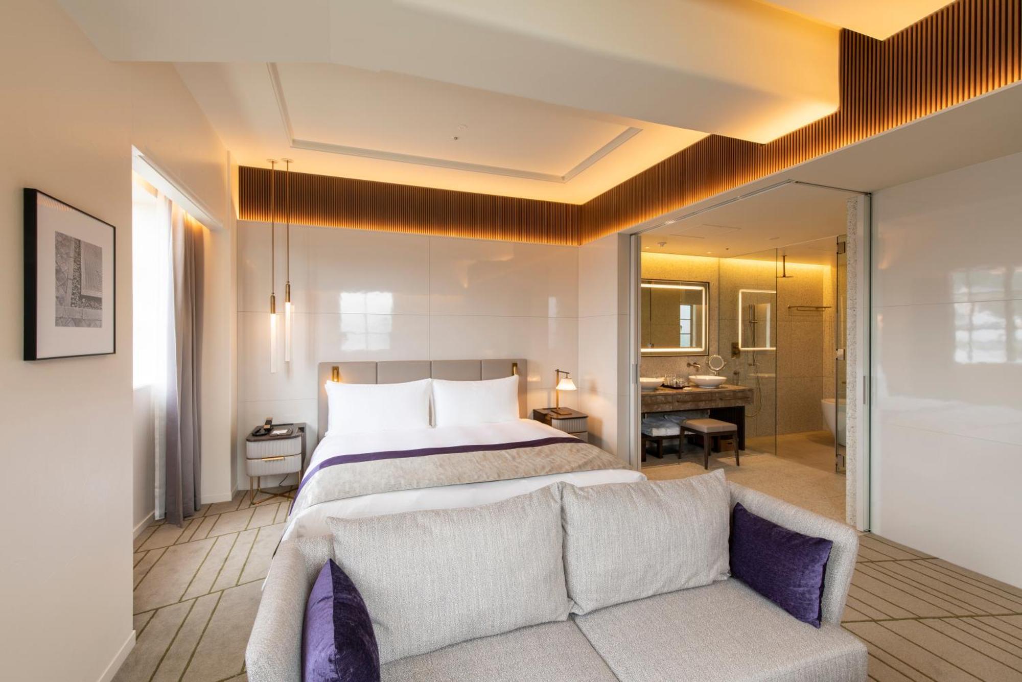 Premium King Room Lounge Access