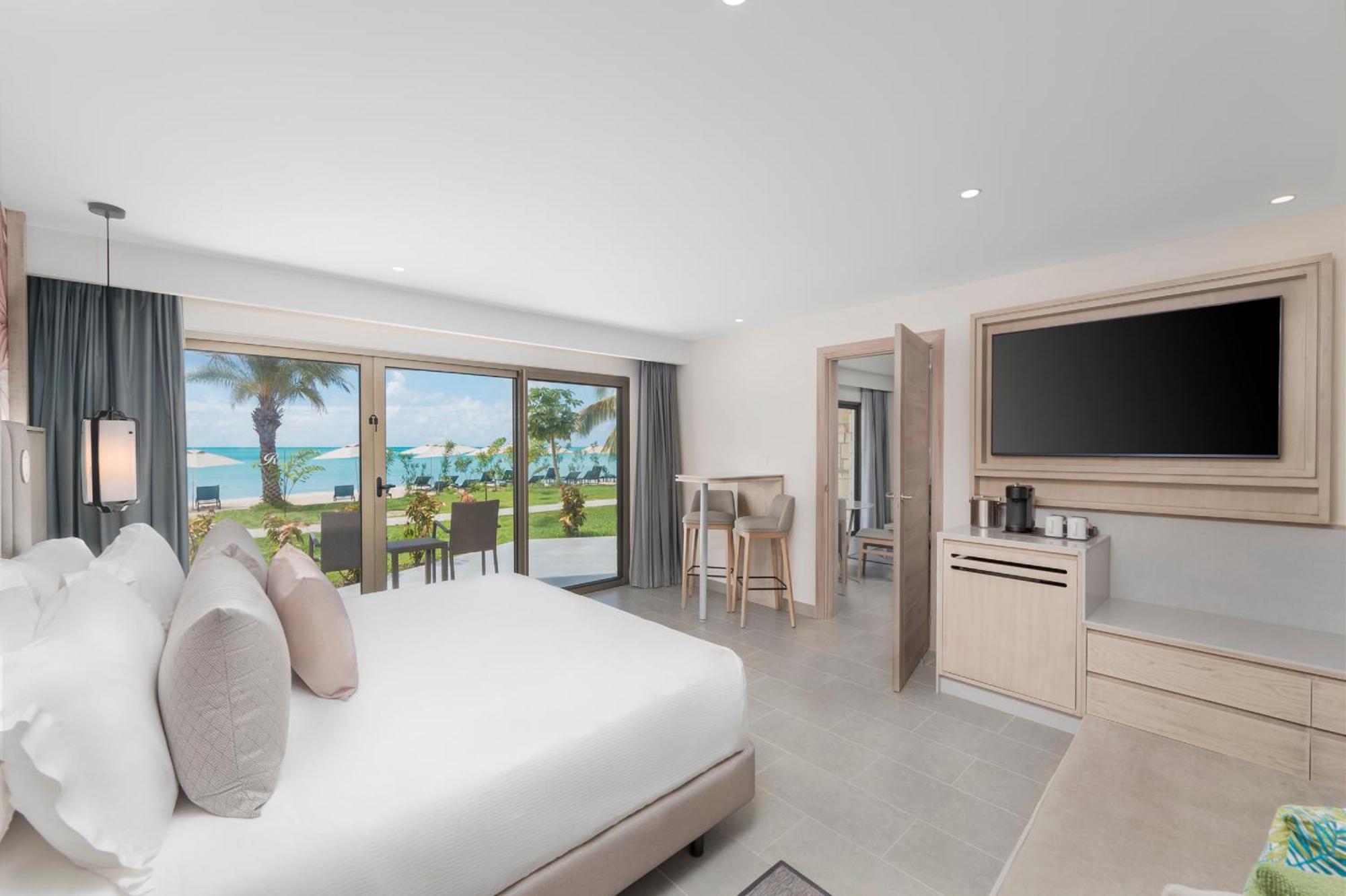 Luxury Presidential Beach Front Walkout One Bedroom Suite Diamond Club,1597742335:JPEG