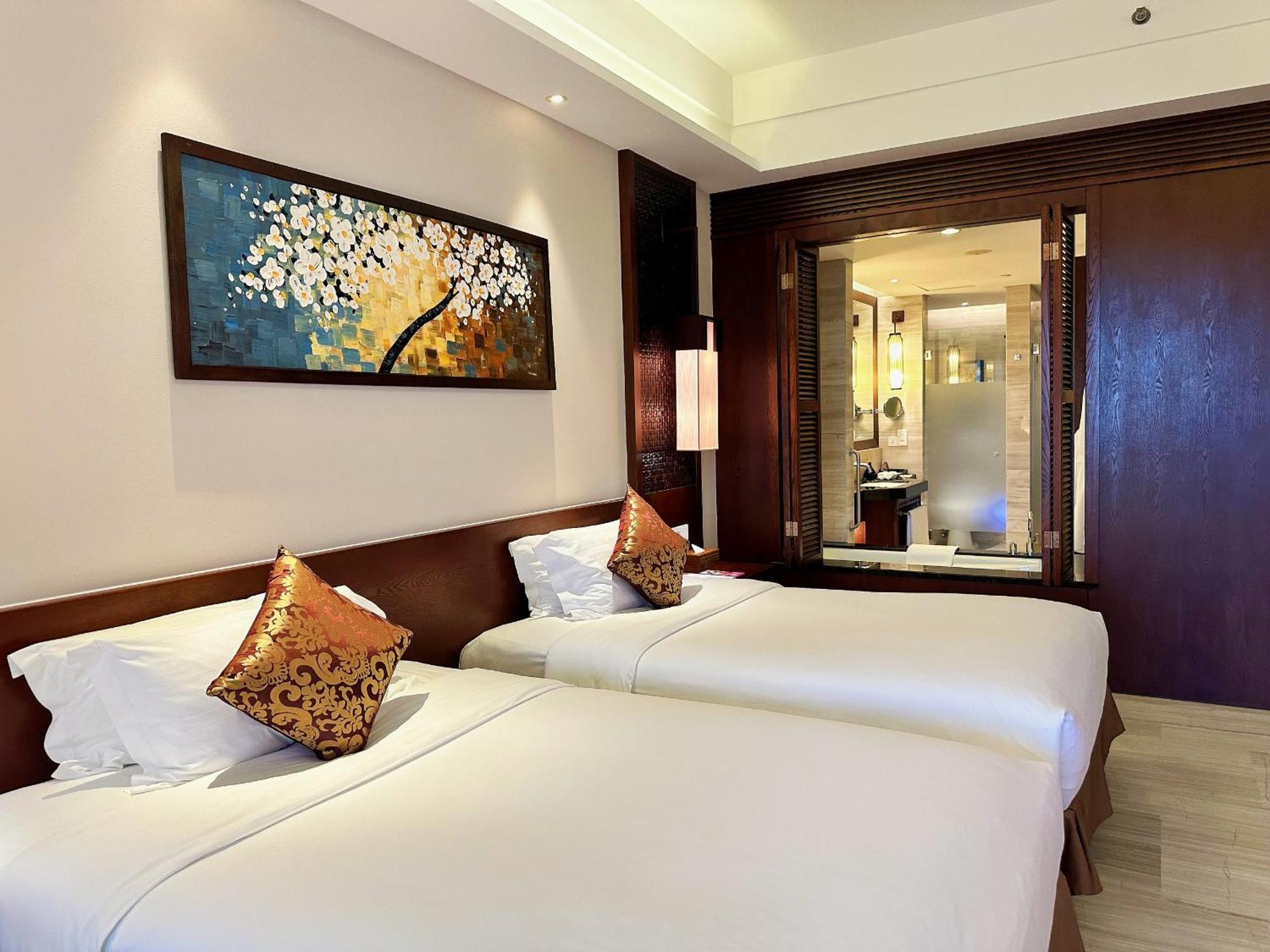 Premier Twin Room Balcony Garden View