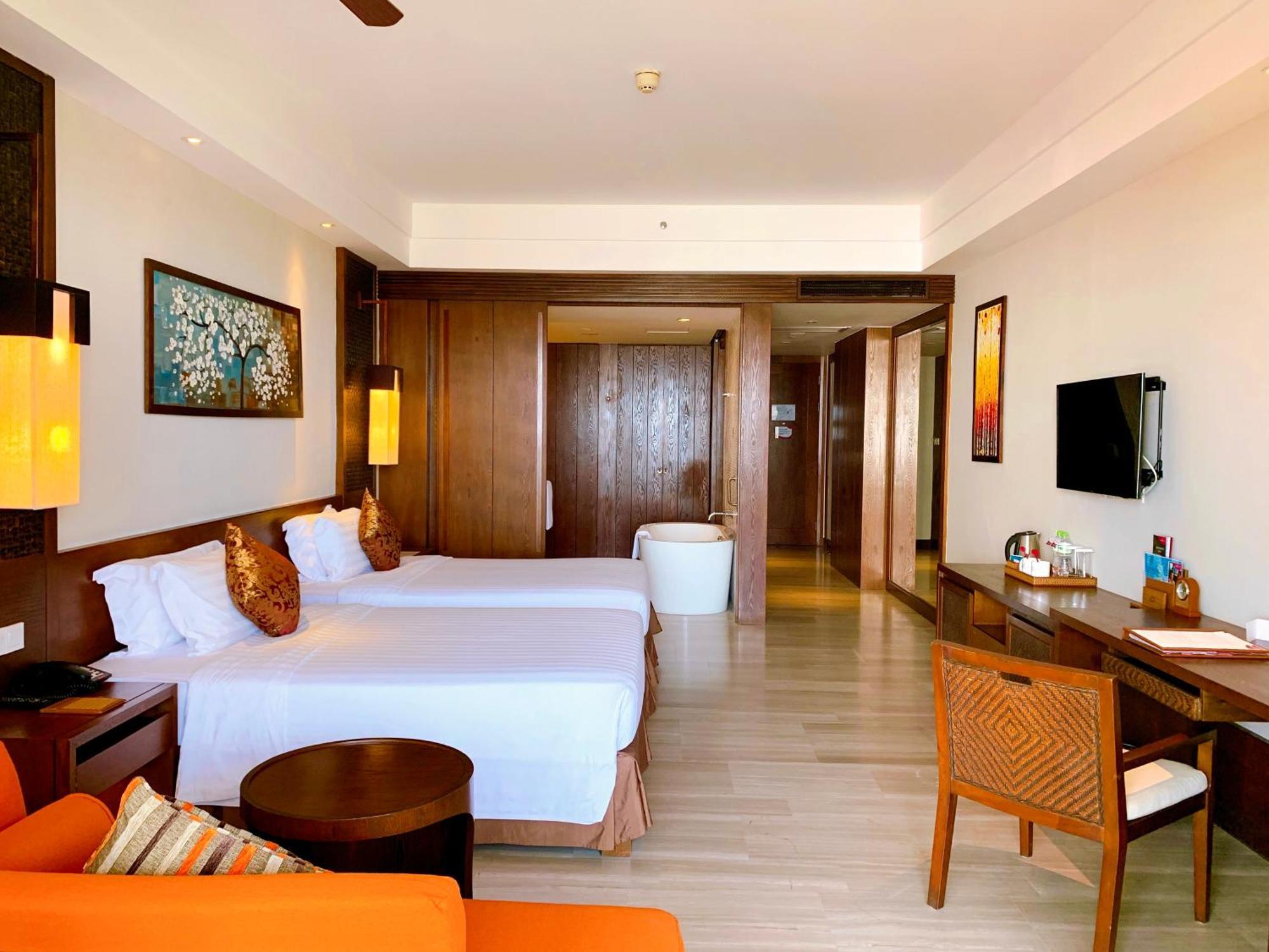 Premier Twin Room Balcony City View