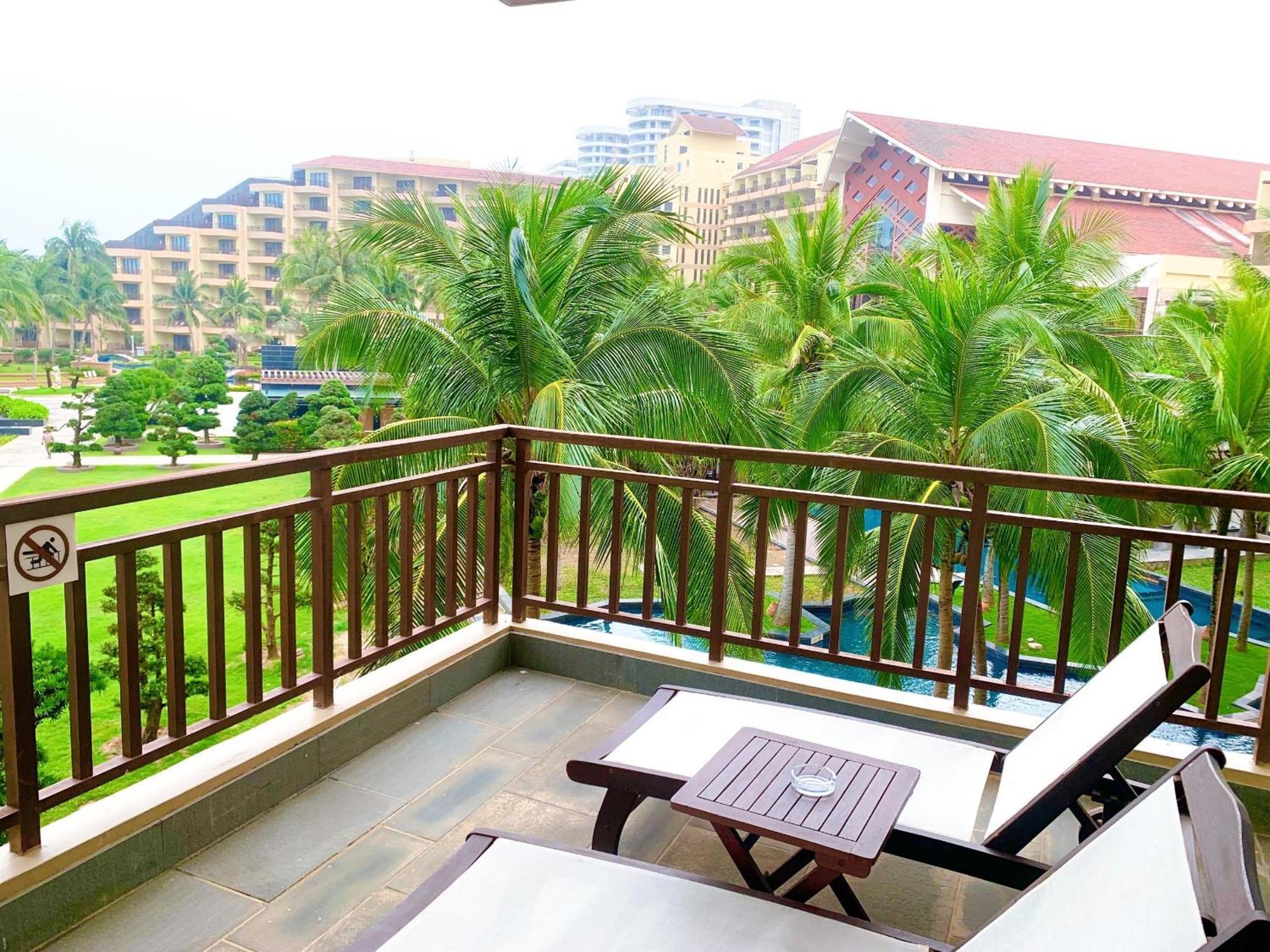 Premier Twin Room Balcony Garden View