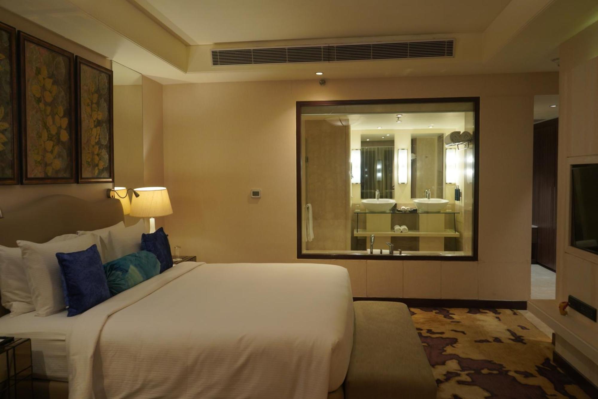 One-Bedroom King Suite Pool View