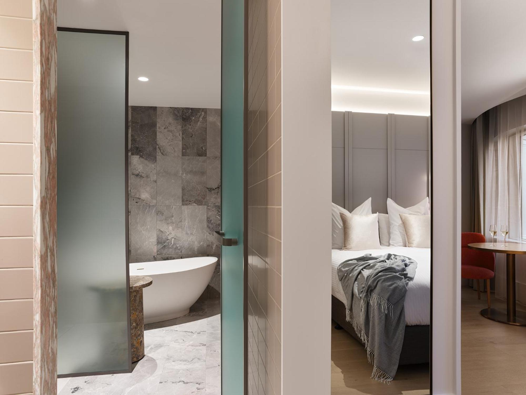 Junior King Suite