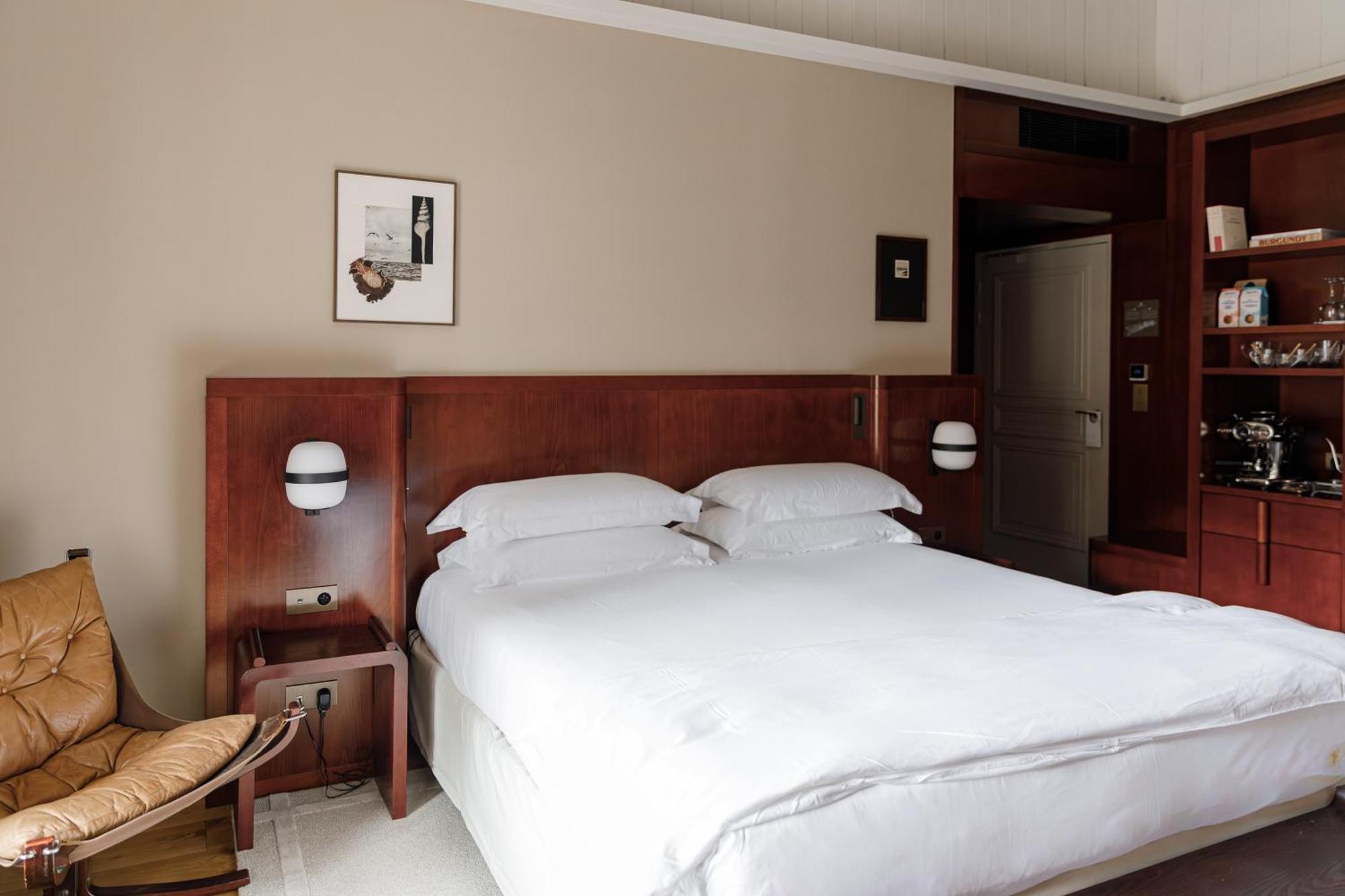 Prestige Room