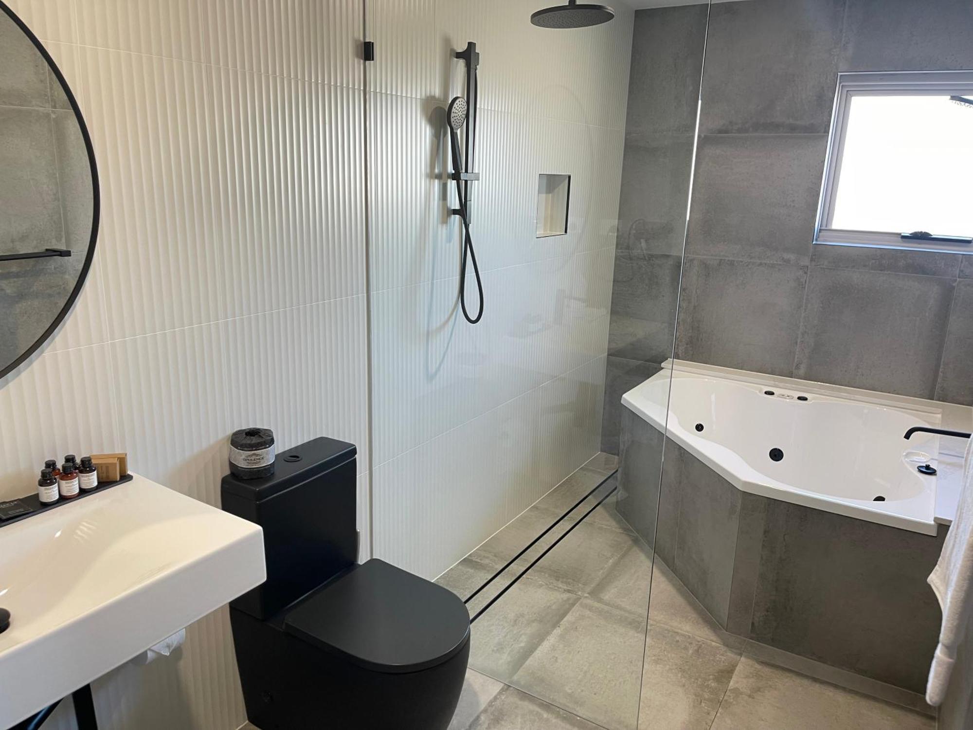 Honeysuckle One Bedroom Spa