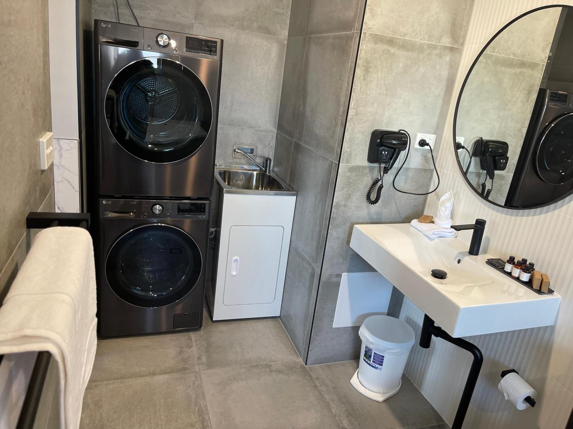 Honeysuckle One Bedroom Spa