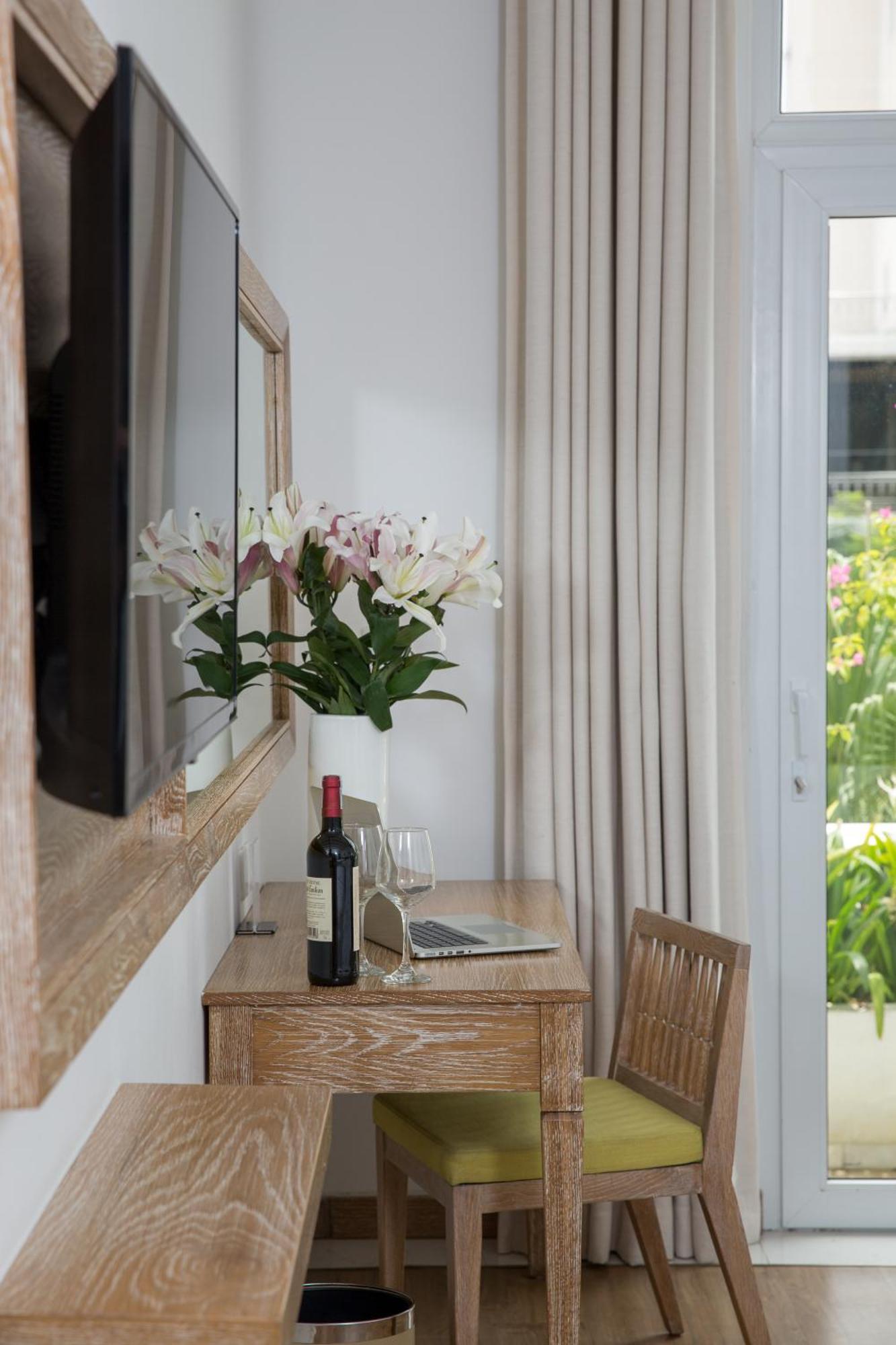 Deluxe Twin Room Balcony City View