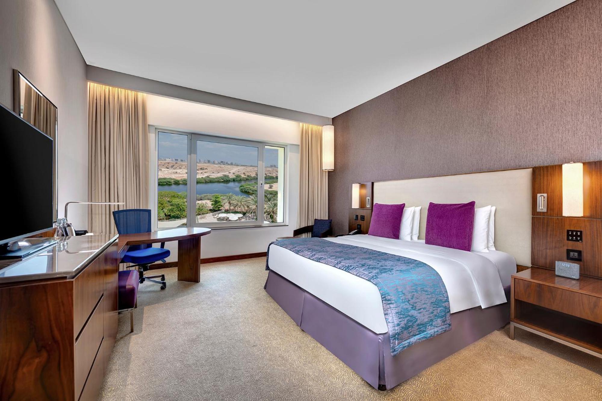 Standard King Room with Garden View