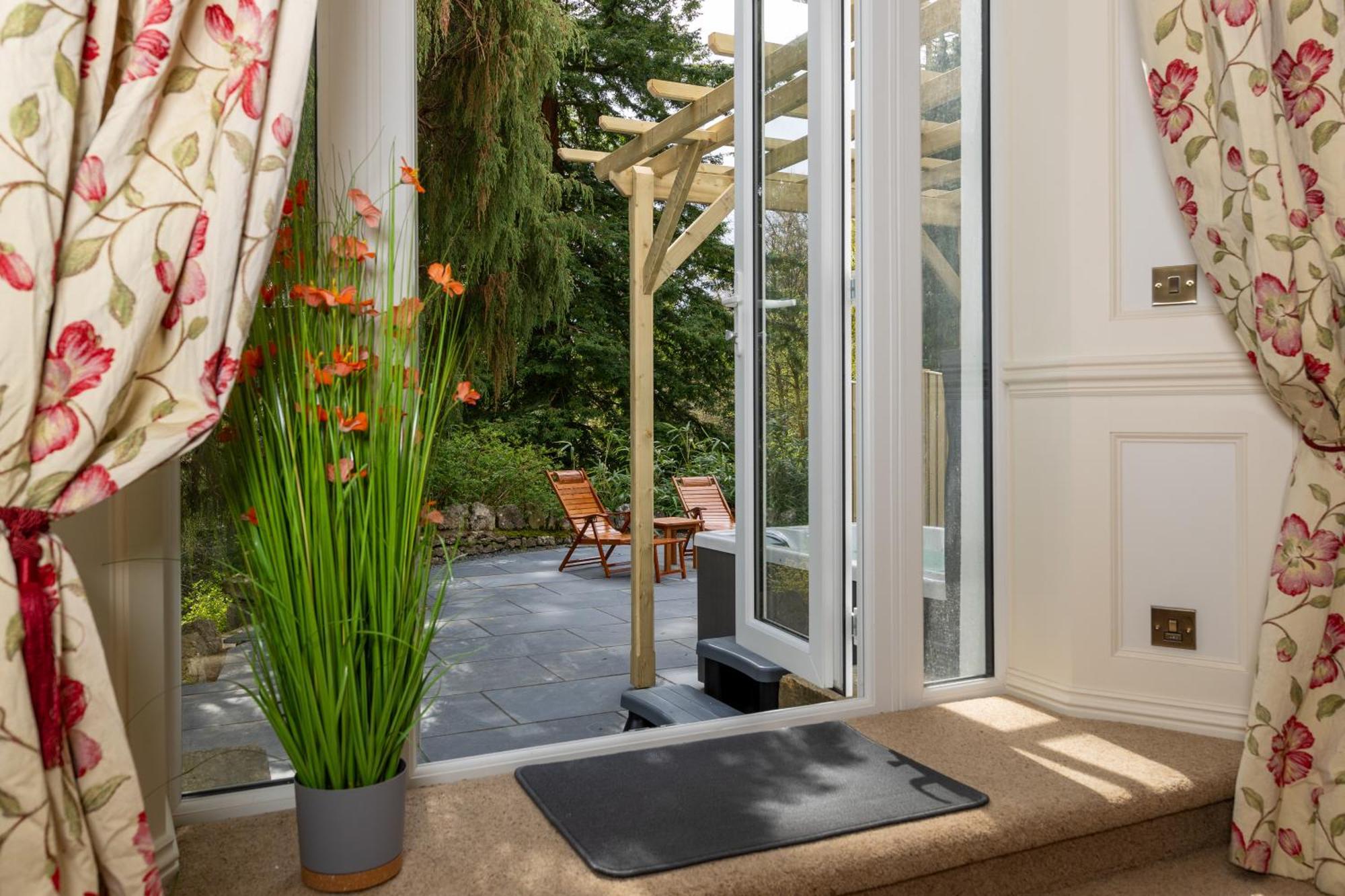 Garden Room Hot Tub
