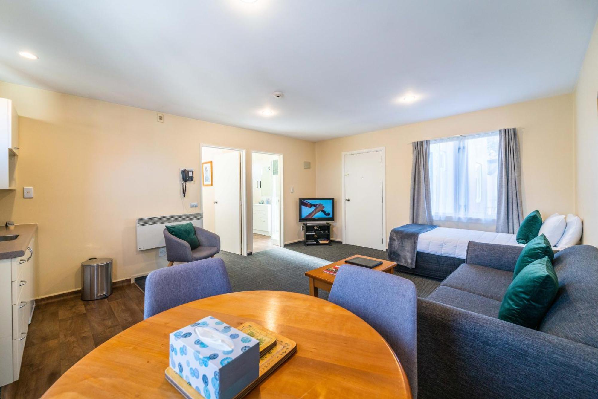 Superior One-Bedroom Apartment