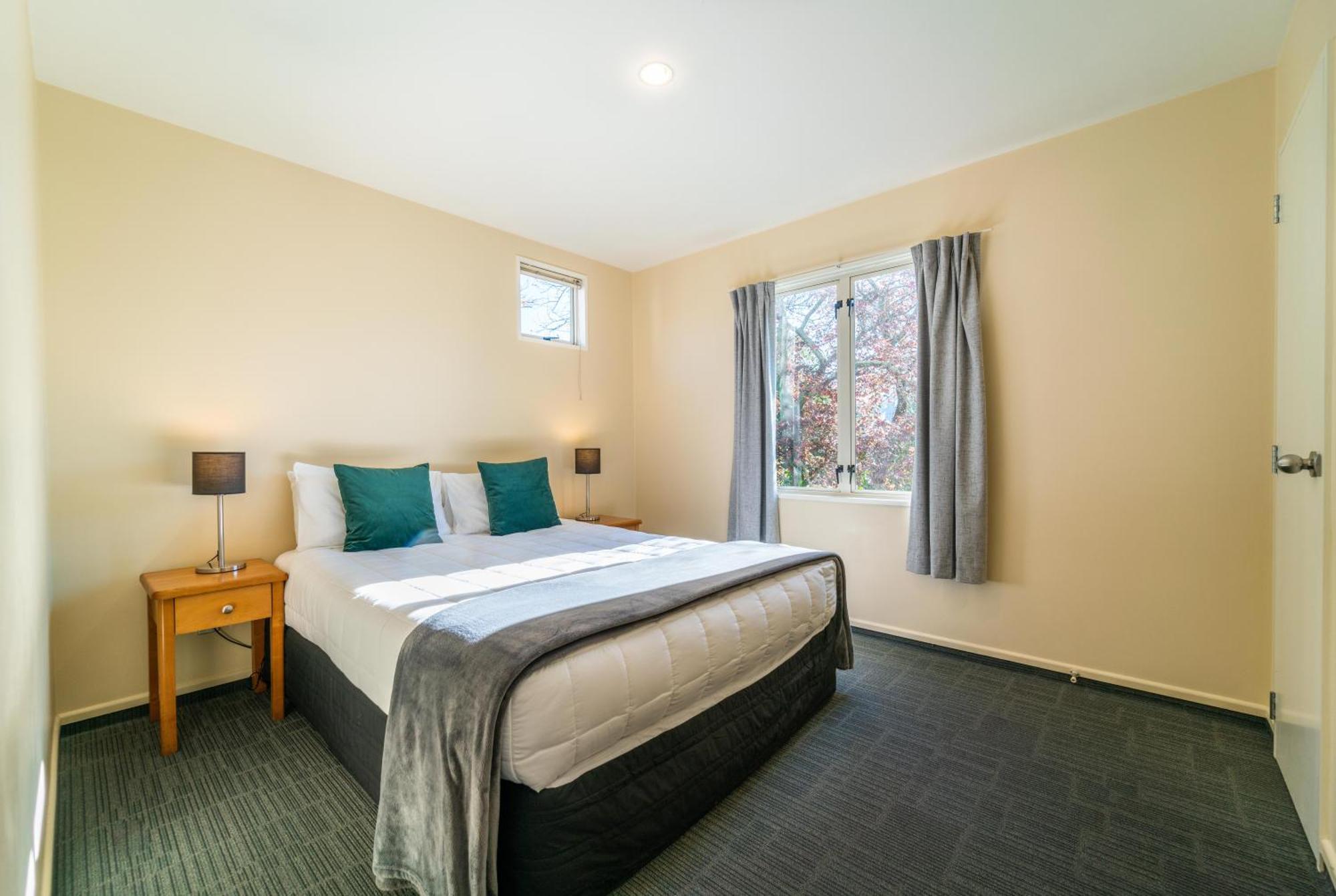 Superior One-Bedroom Apartment