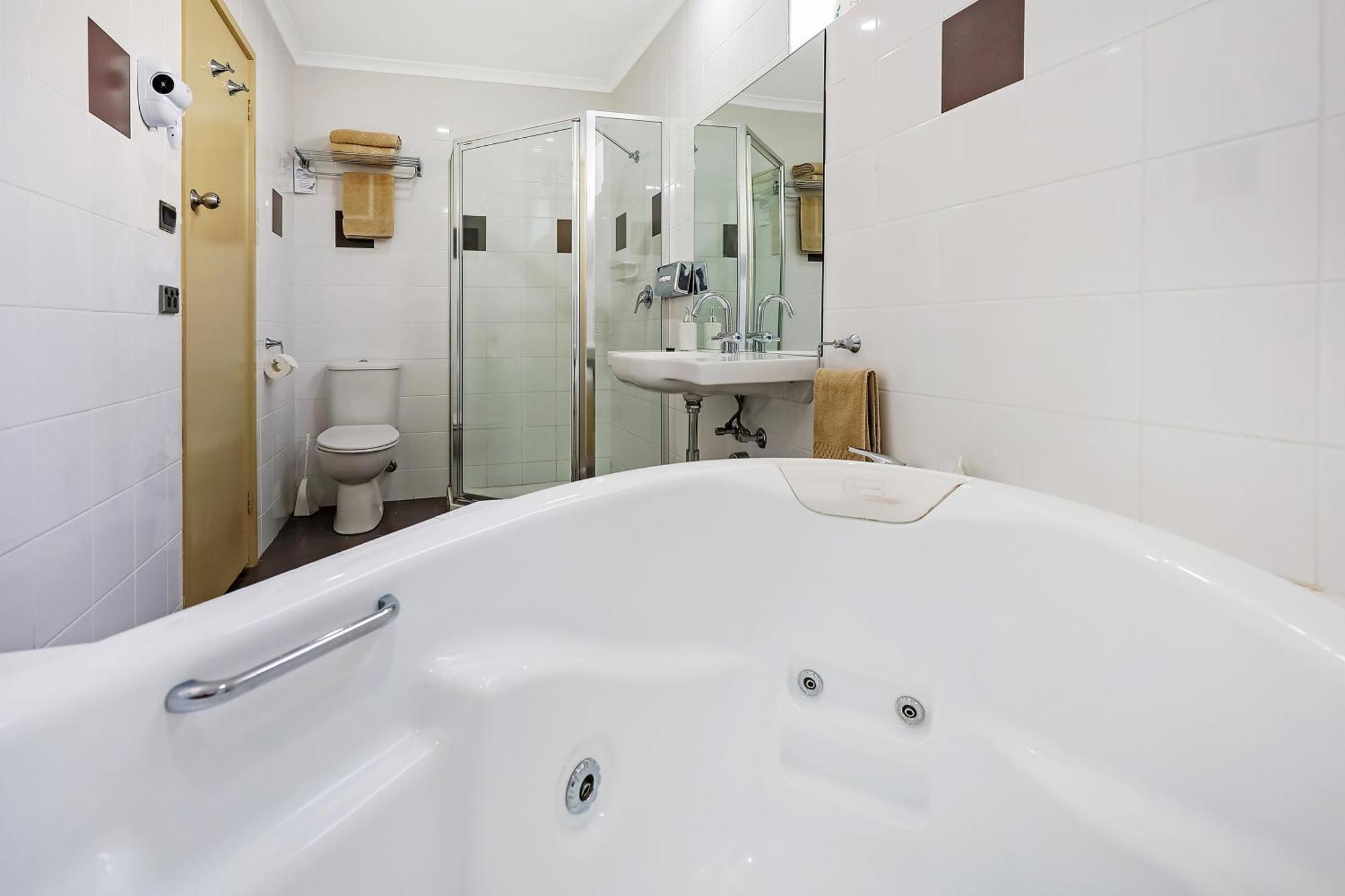 Executive Queen Spa Suite Whirlpool Non smoking