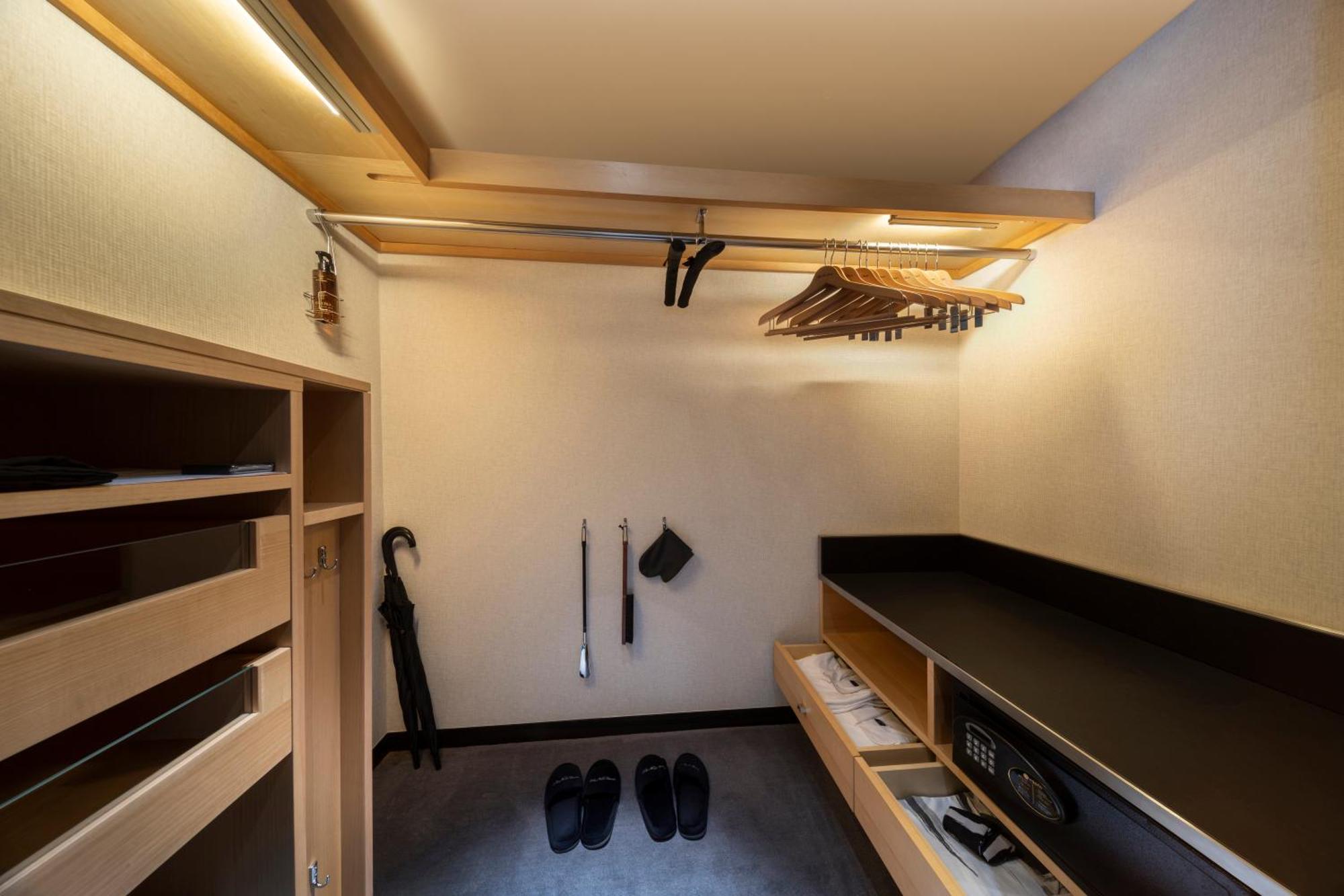 EXECUTIVE HOUSE ZEN Premium Deluxe Room Club Lounge Access Non-Smoking 50sqm