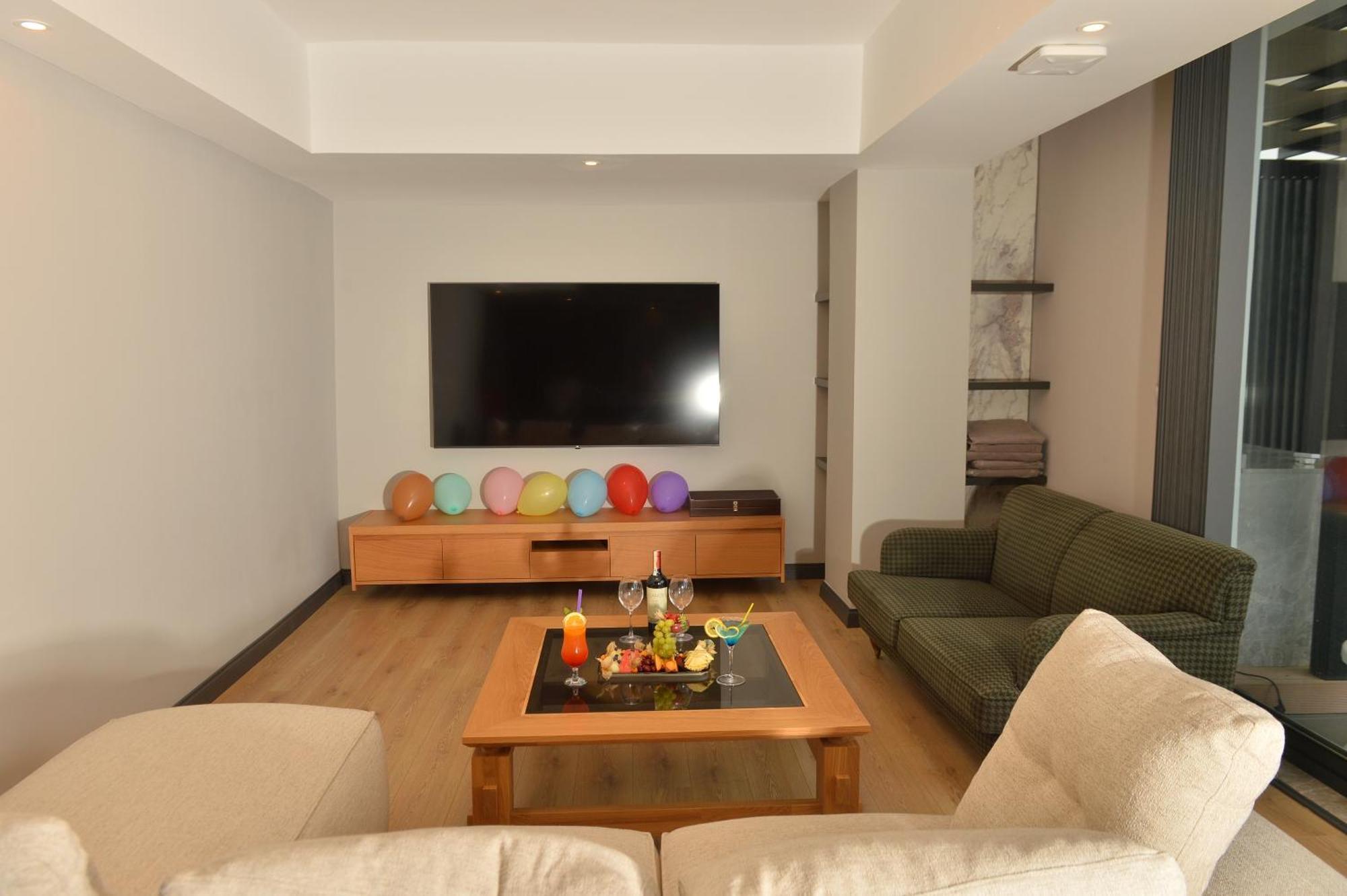 Deluxe Suite