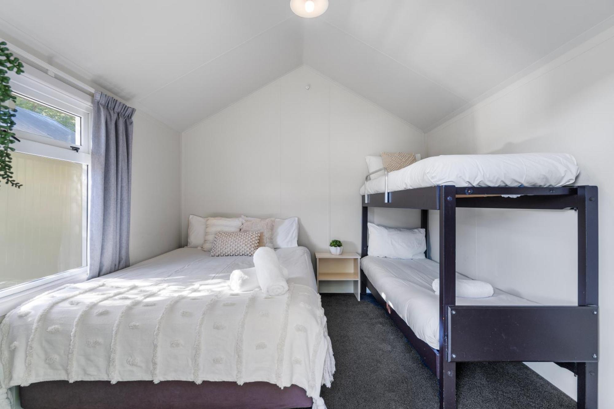 Standard Cabin (Queen &Bunk),1598415002:JPEG