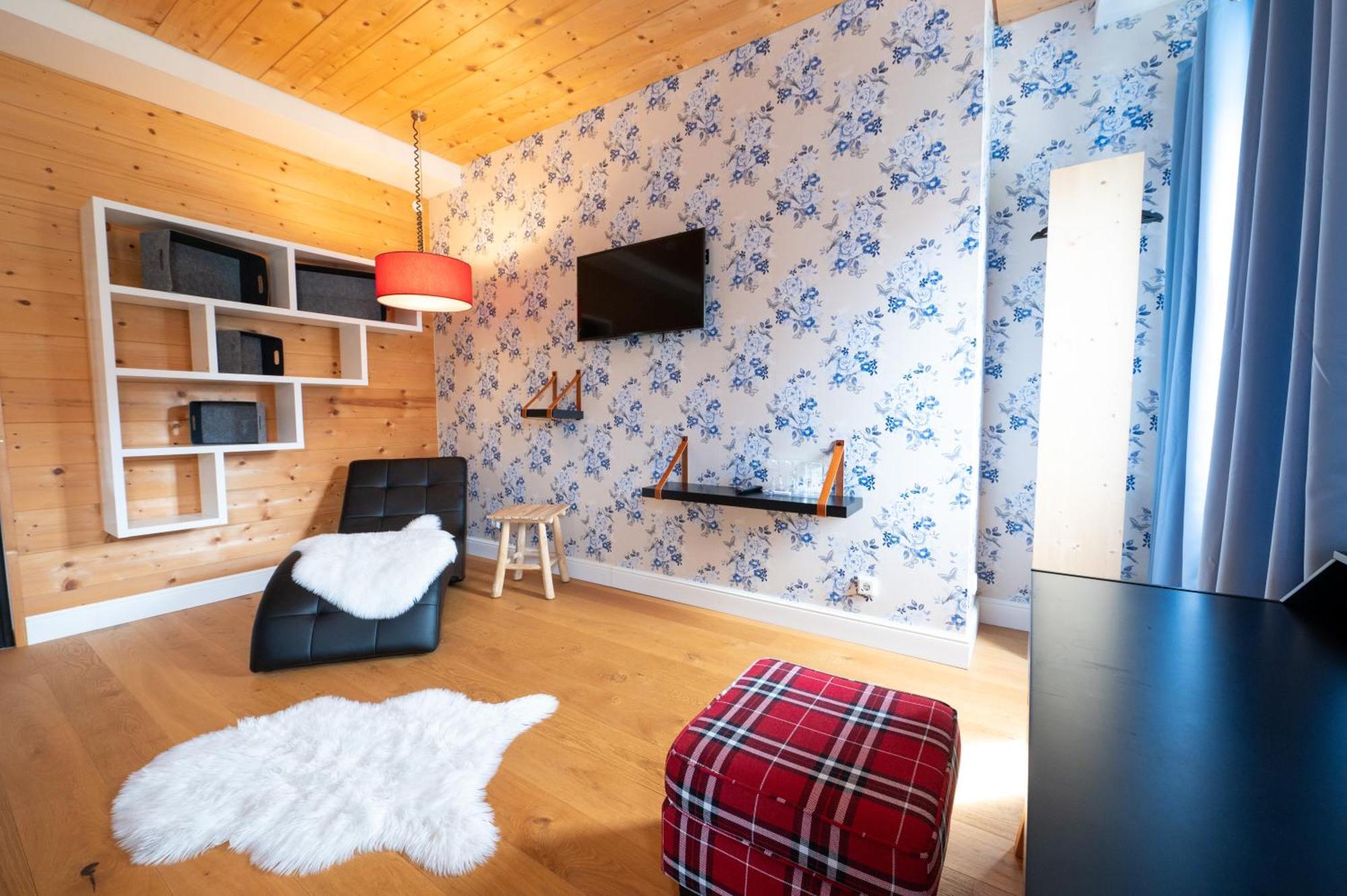 Deluxe King Room without Balcony