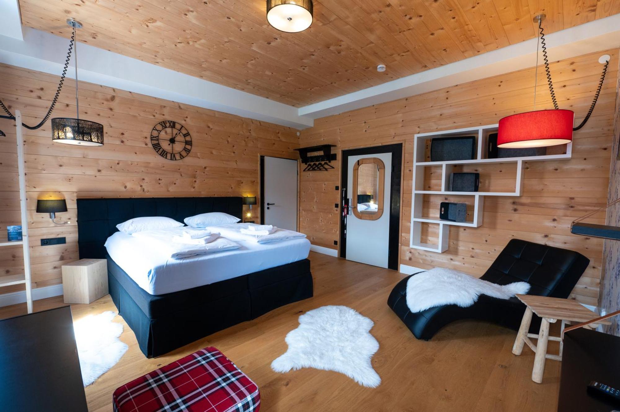 Deluxe King Room without Balcony