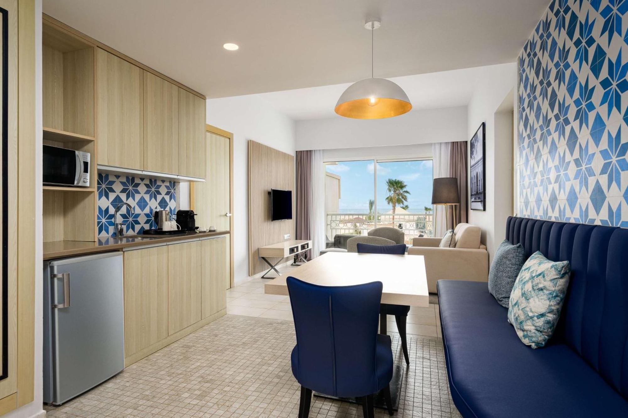 Junior Suite Beach Front or Lounge Access