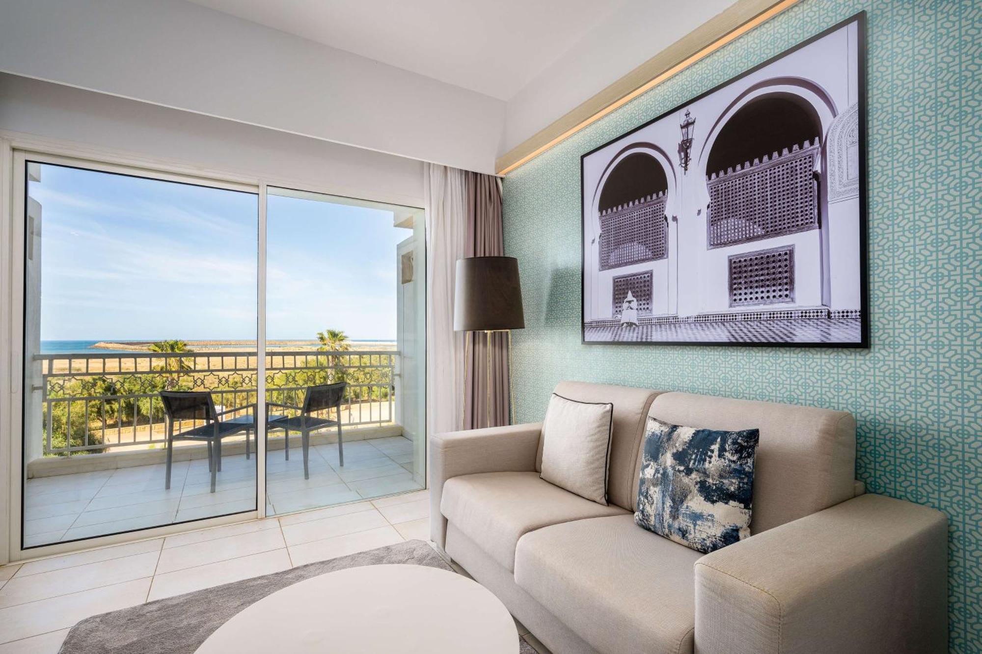 Executive Room Lateral Sea View Lounge Access