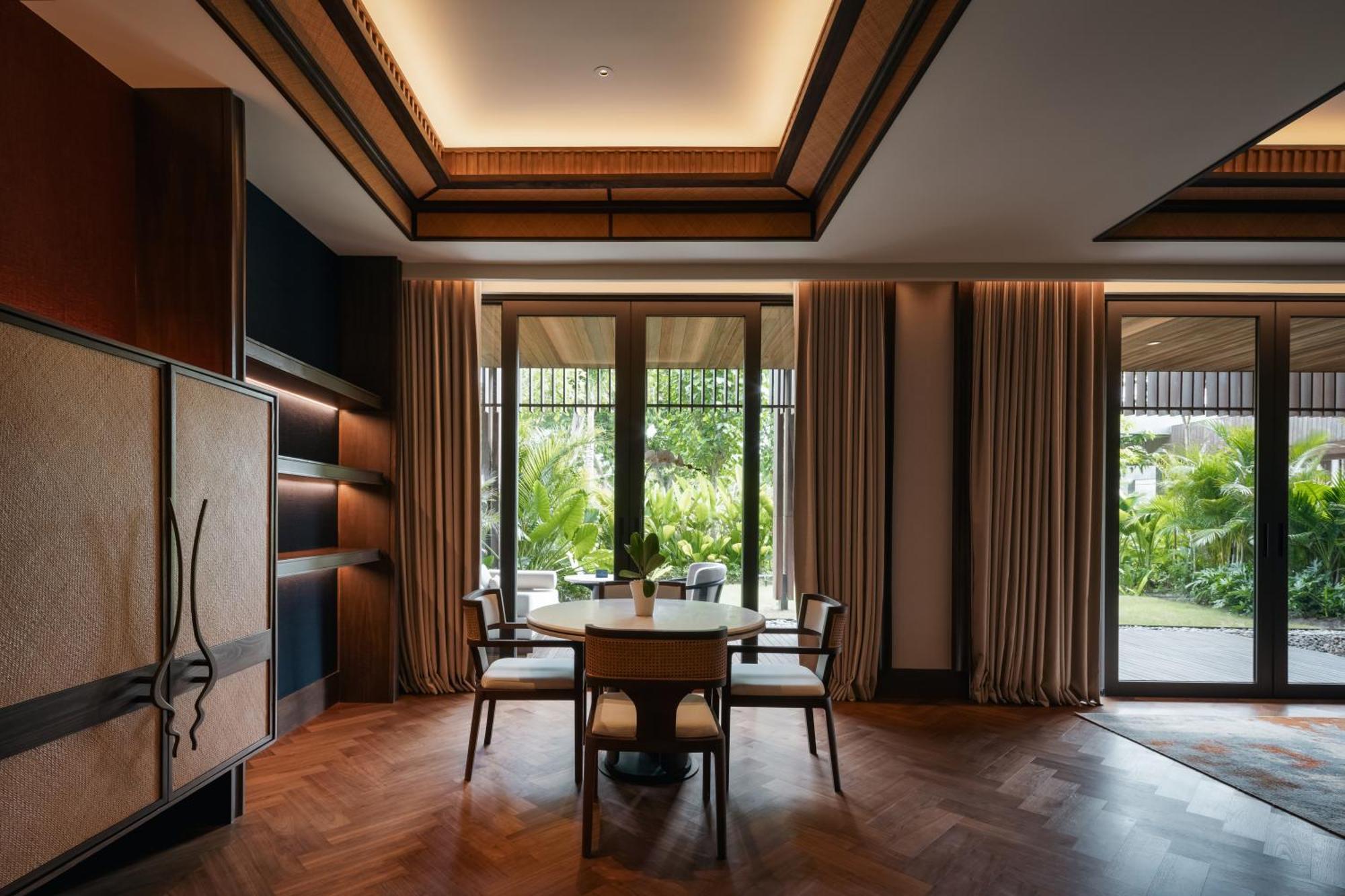 Premier Tropical Suite