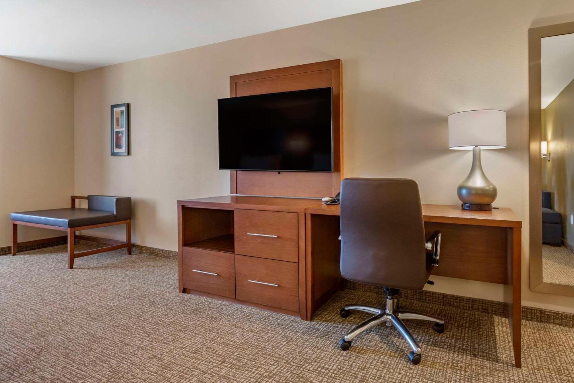 Queen Suite Two Queen Beds Non-Smoking
