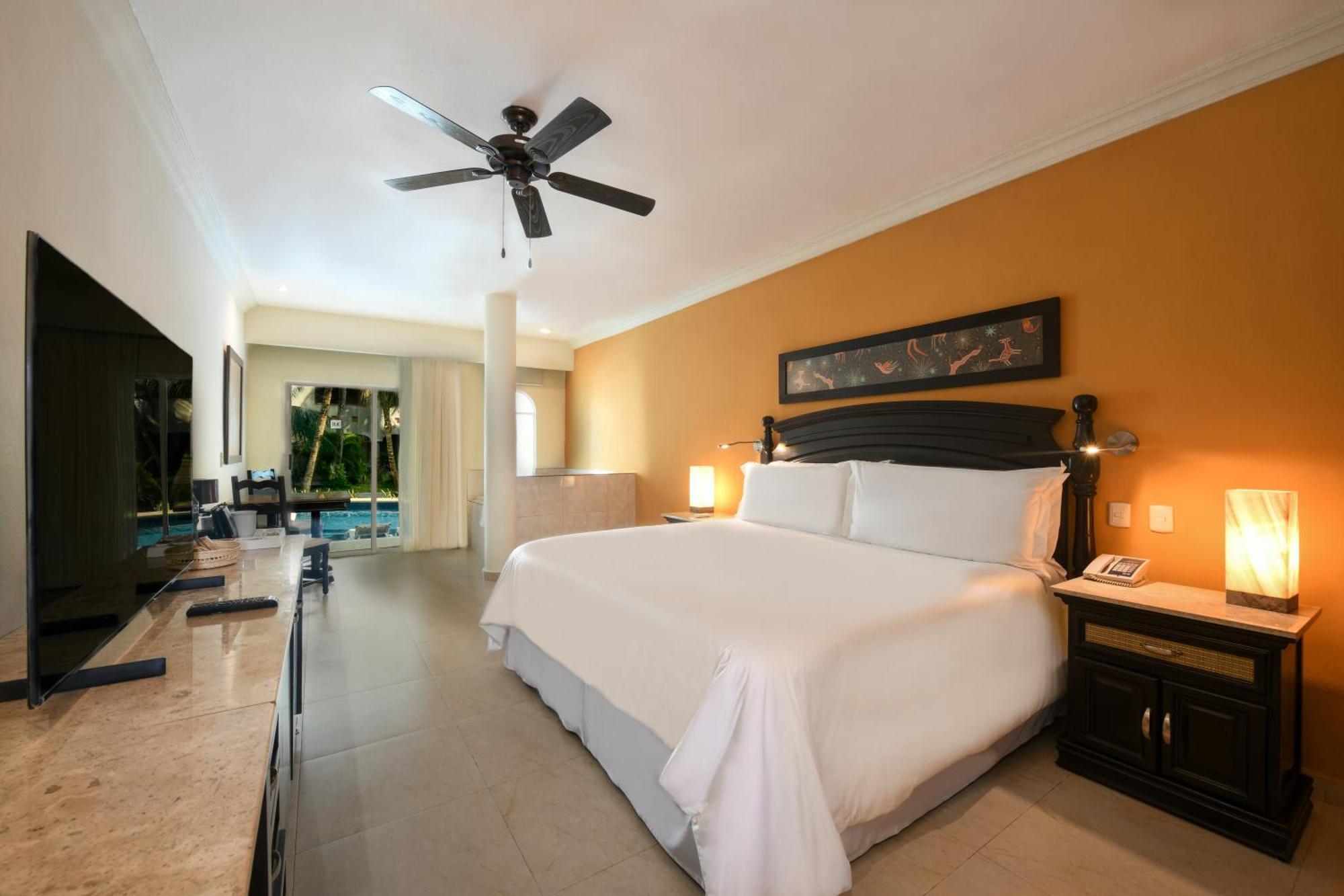 Swim Up Junior Suite