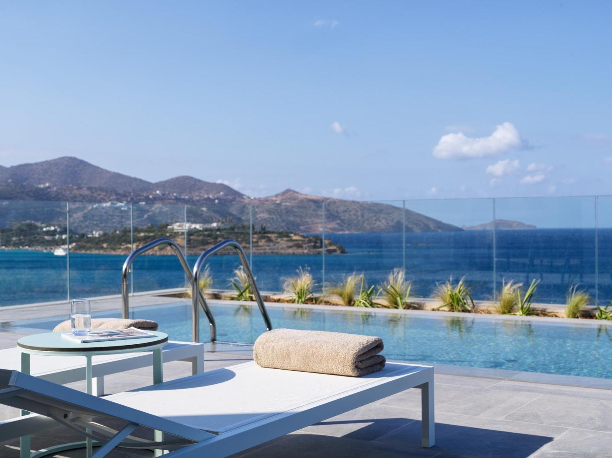 Premium King Room with Shared Pool and Sofa Bed - Sea View,1601678344:JPEG