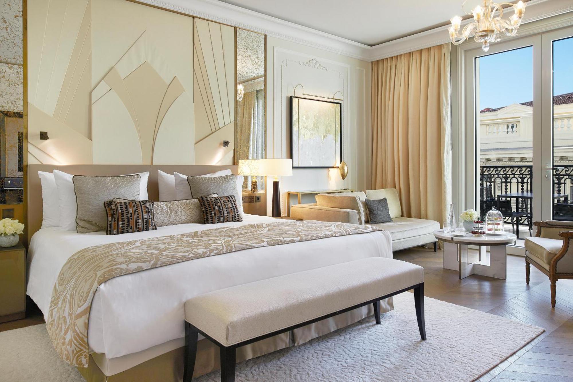 Deluxe room City or Patio View