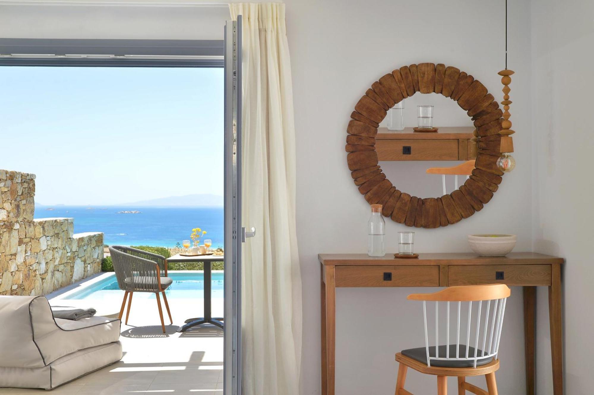 Sea View Suite with Jet Tub - Pool
