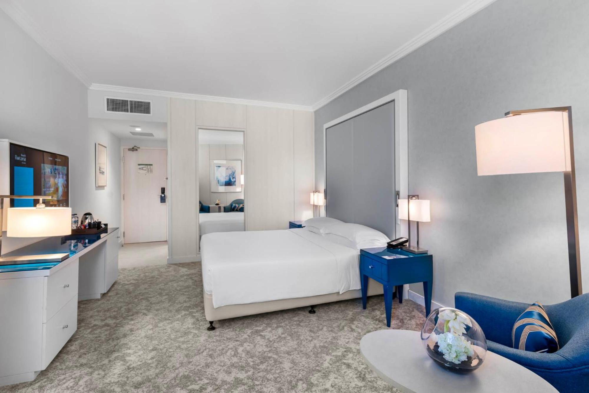 Guest Room with Balcony - King Bed