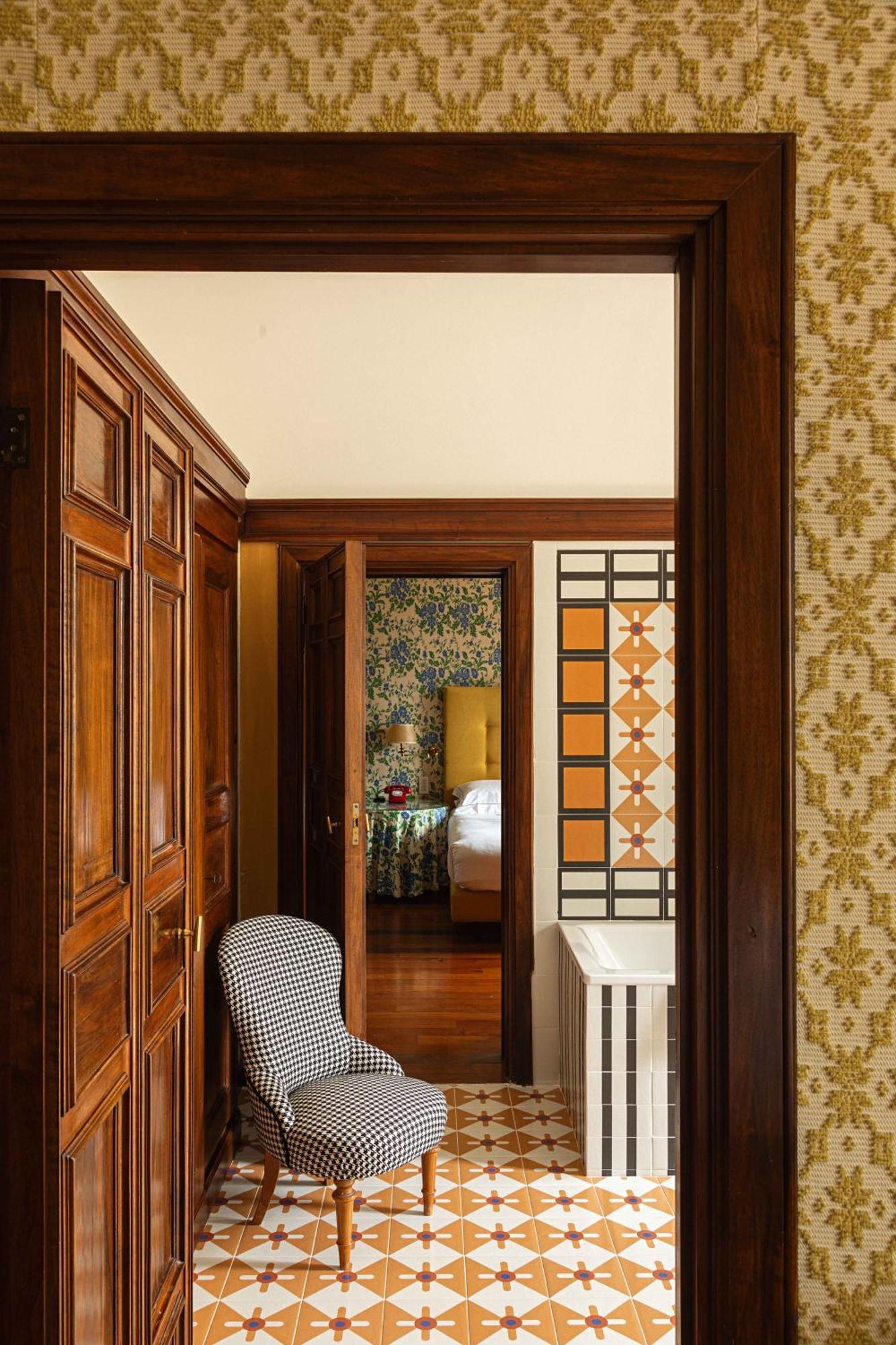 Deluxe Room,1599641558:JPEG
