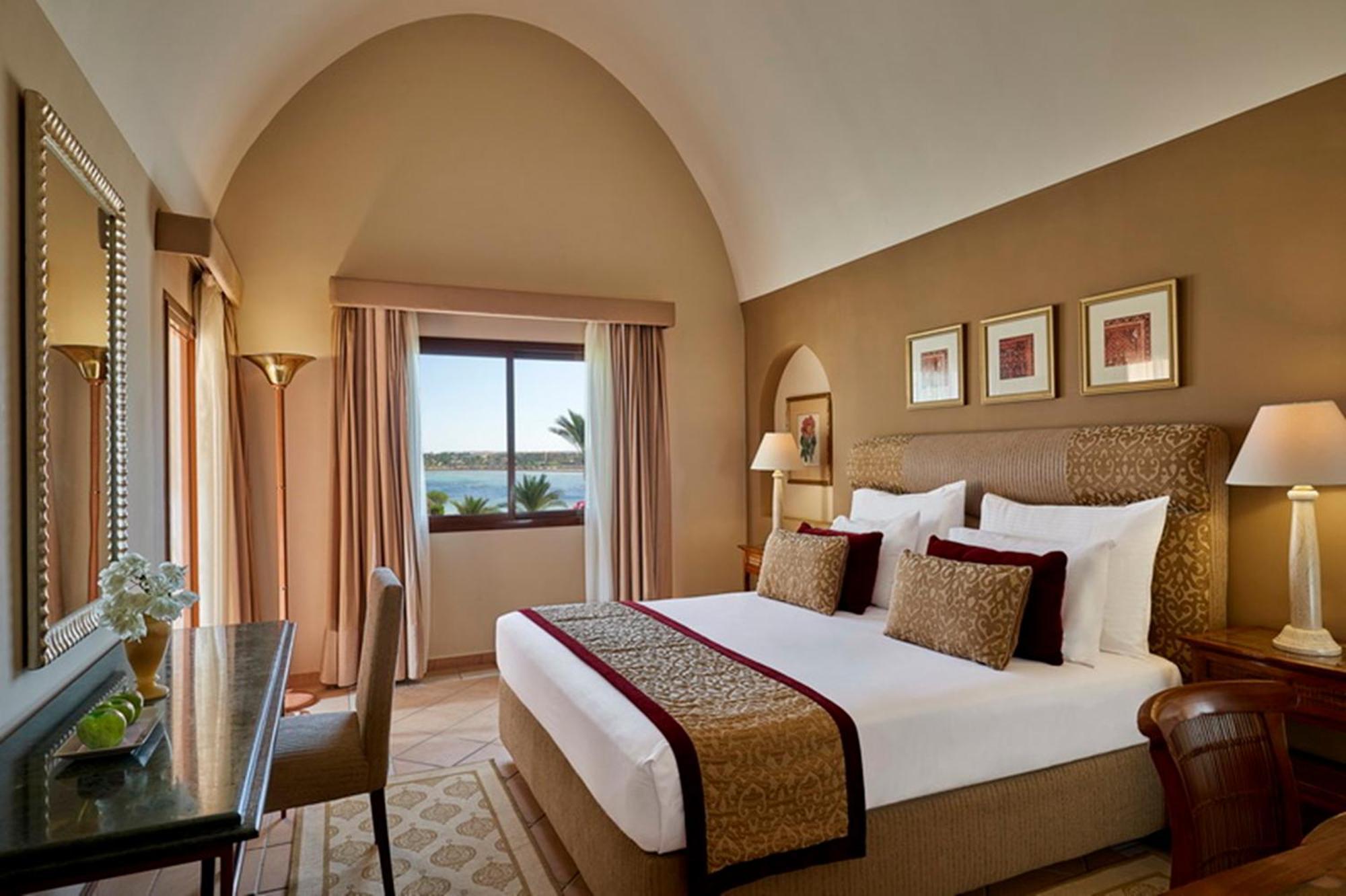 Junior Suite, Queen Bed, Pool or Sea View,1599646542:JPEG