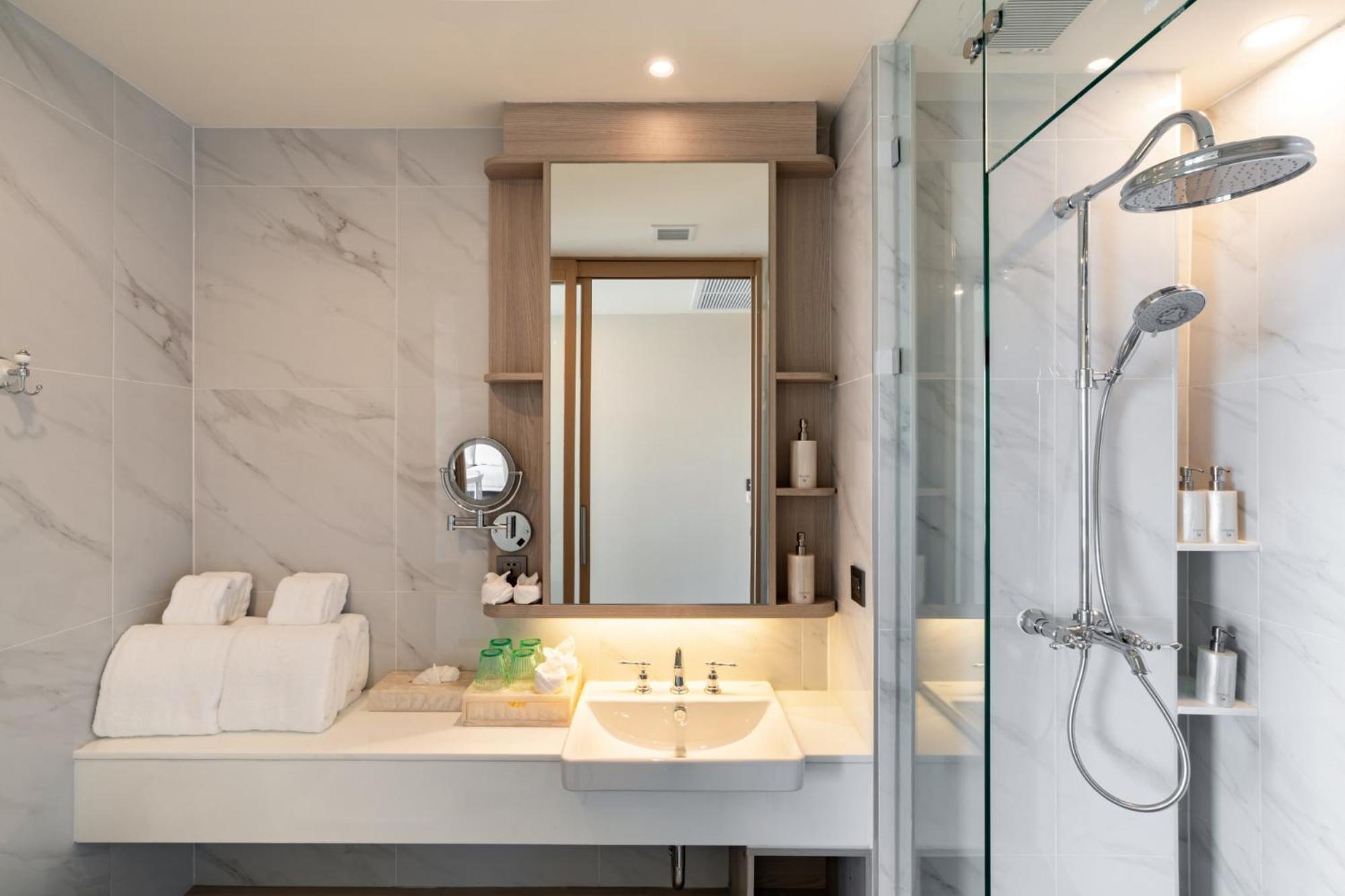 Seaview Penthouse Family Pool Suite
