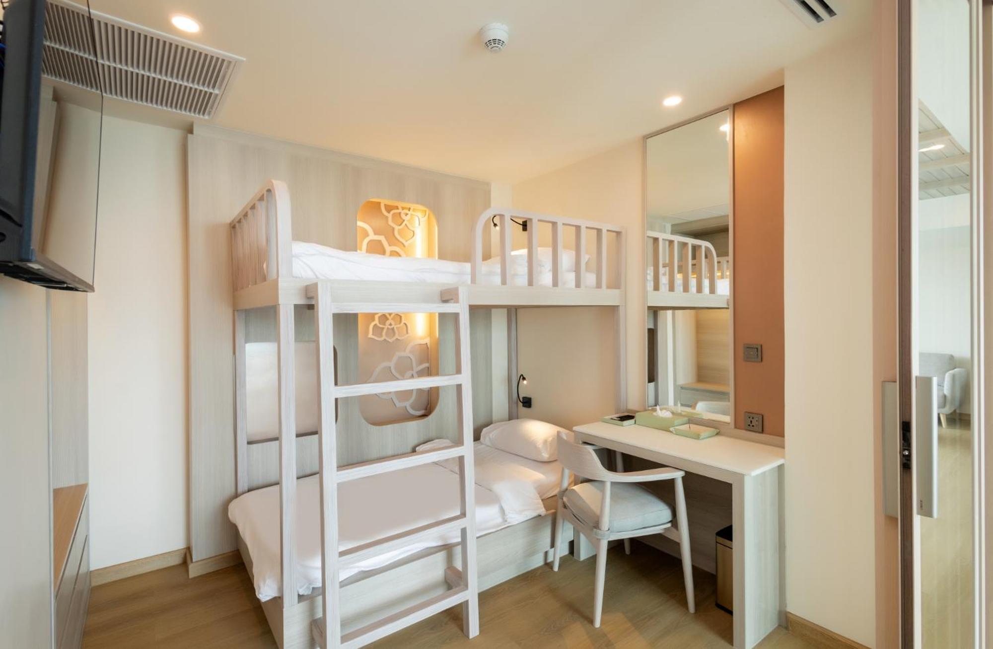 Seaview Penthouse Family Pool Suite