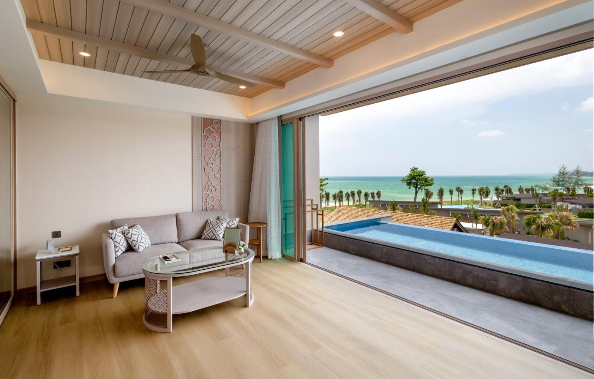 Seaview Penthouse Family Pool Suite