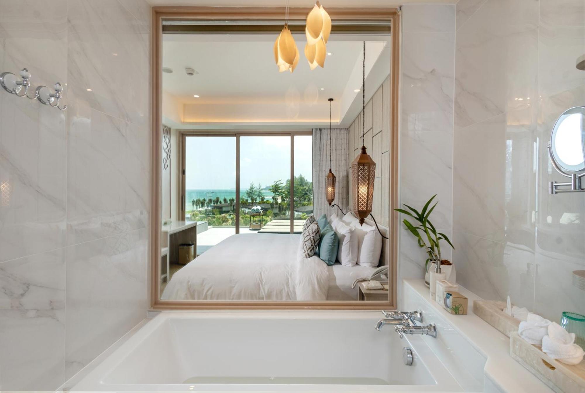 Seaview Penthouse Family Pool Suite