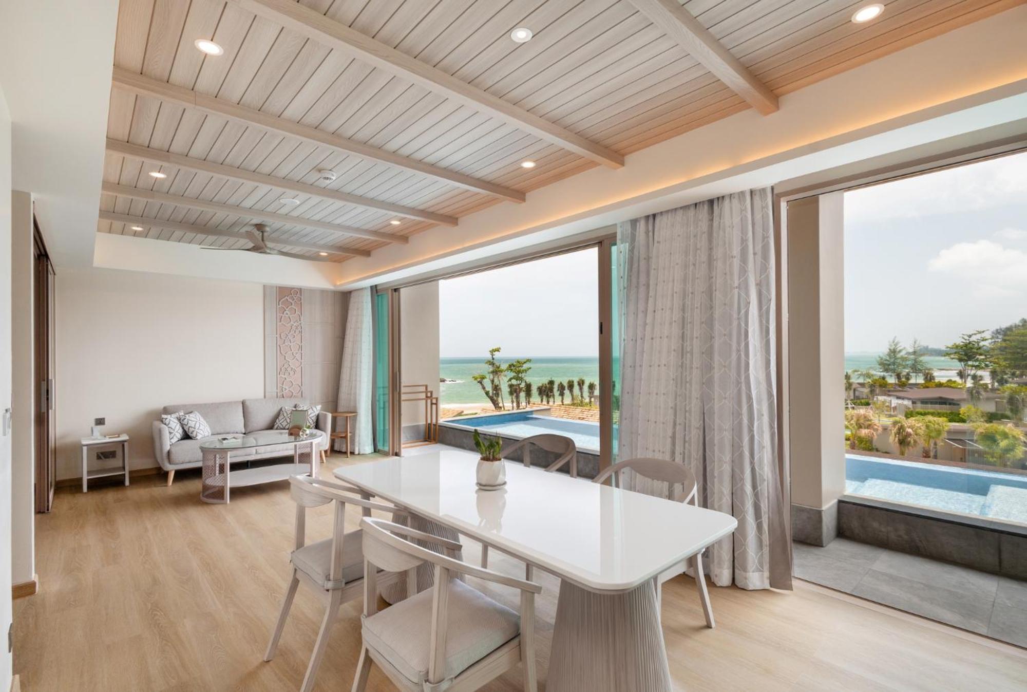 Seaview Penthouse Family Pool Suite