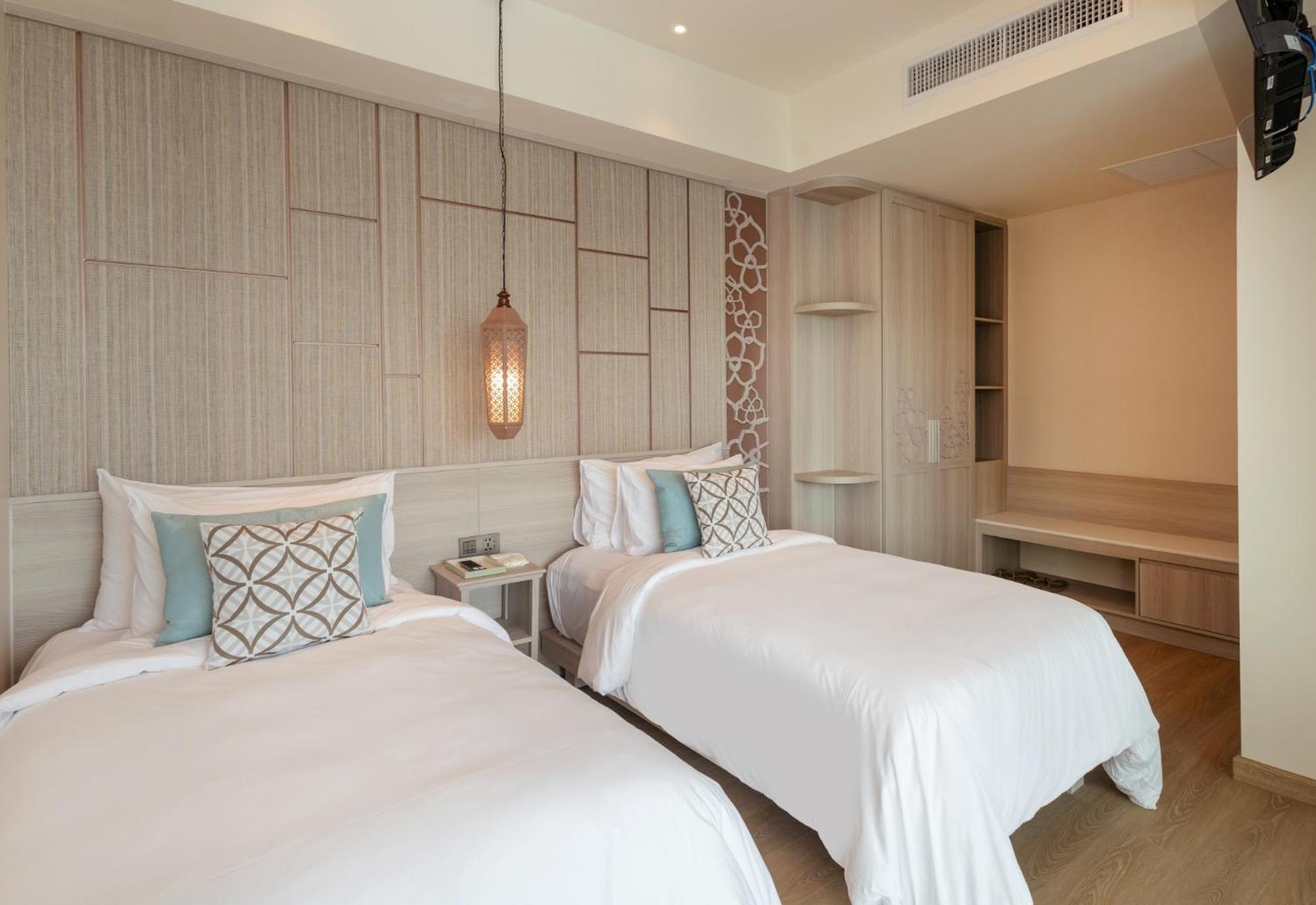 Seaview Penthouse Family Pool Suite