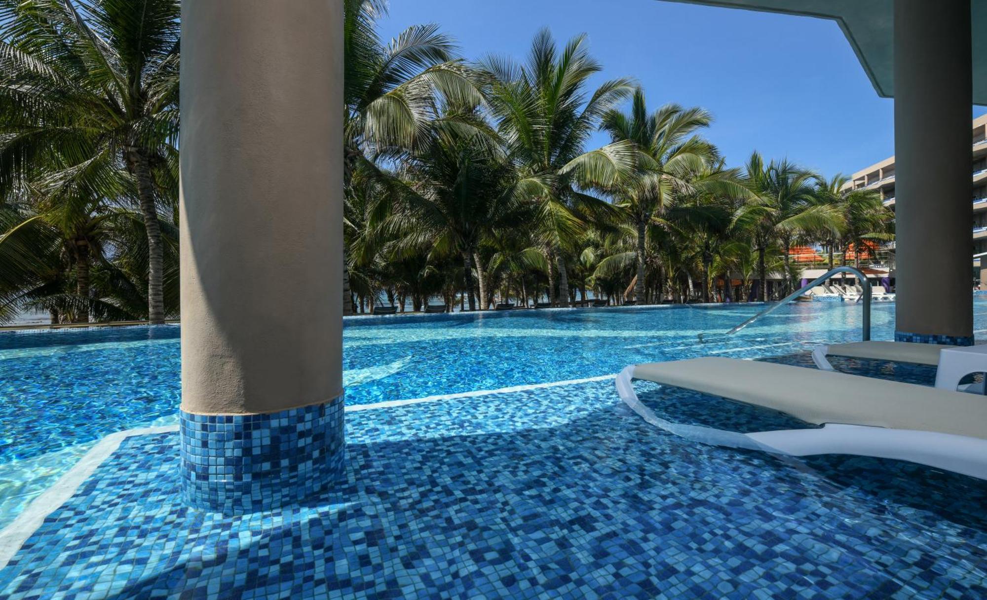 Oceanfront Pool Swim Up Suites,1600215438:JPEG
