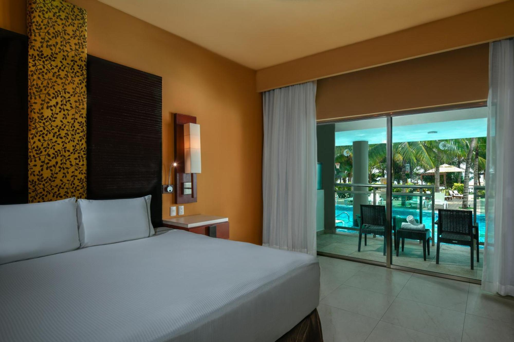 Suite with Private Pool,1600238290:JPEG